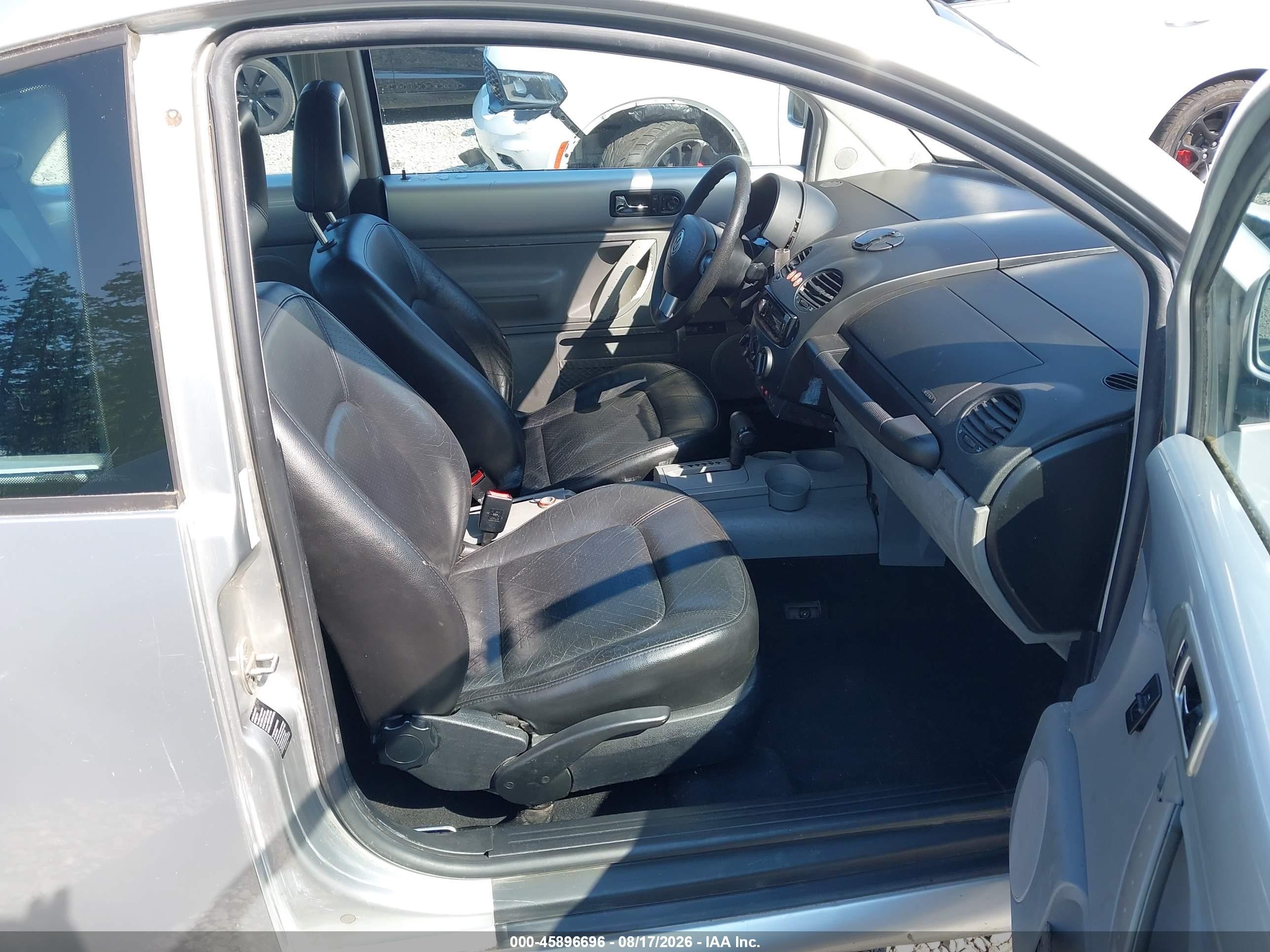 1998 Volkswagen New Beetle   Silver vin: 3VWBB61C4WM001489