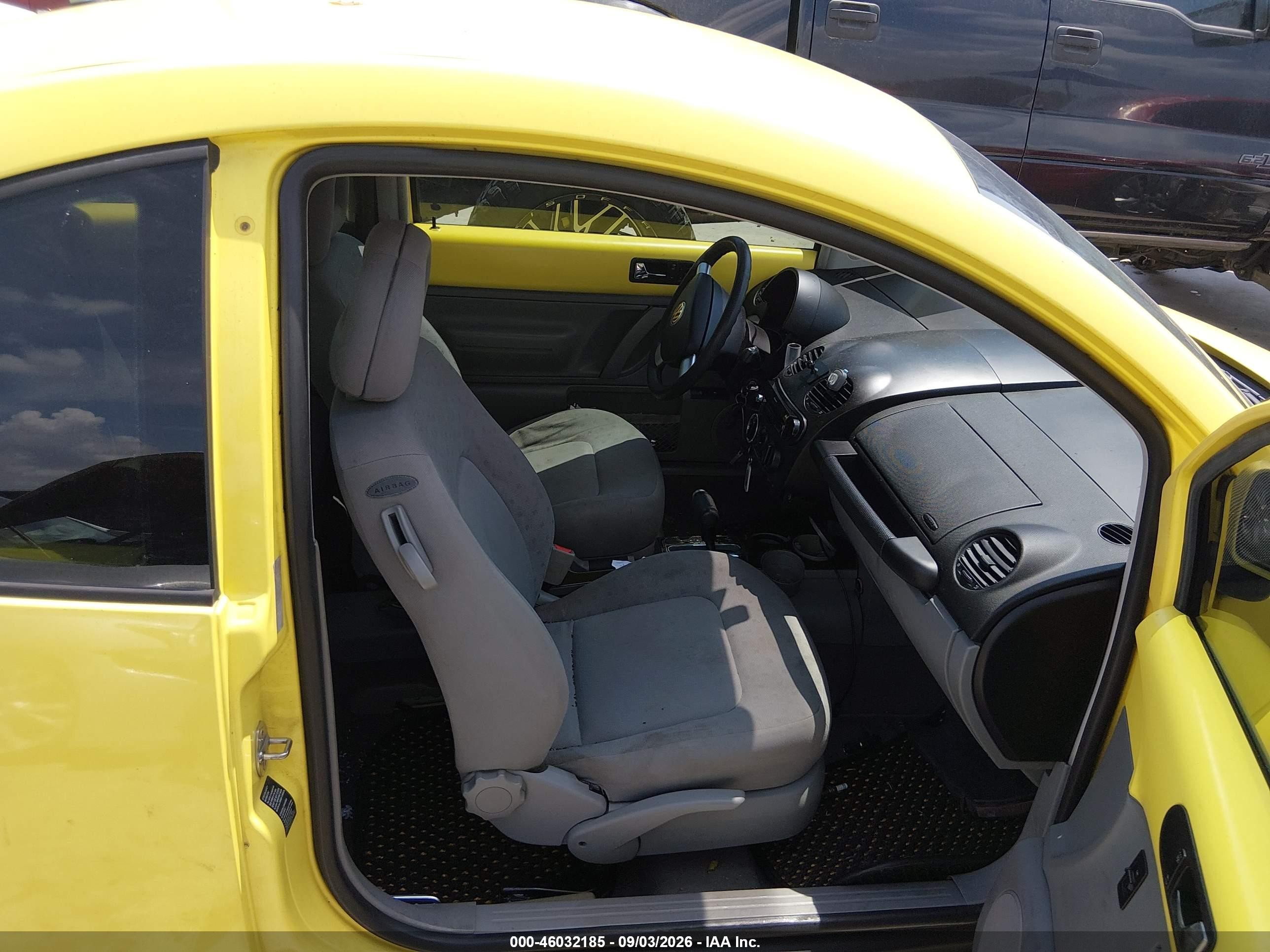 1998 Volkswagen New Beetle   Yellow vin: 3VWBB61C4WM010483
