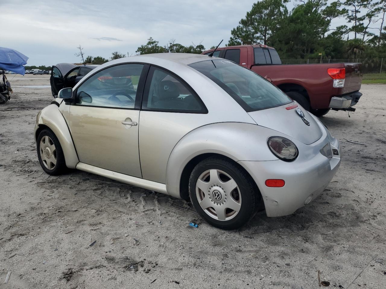 1998 Volkswagen New Beetle Серебряный vin: 3VWBB61C5WM030385