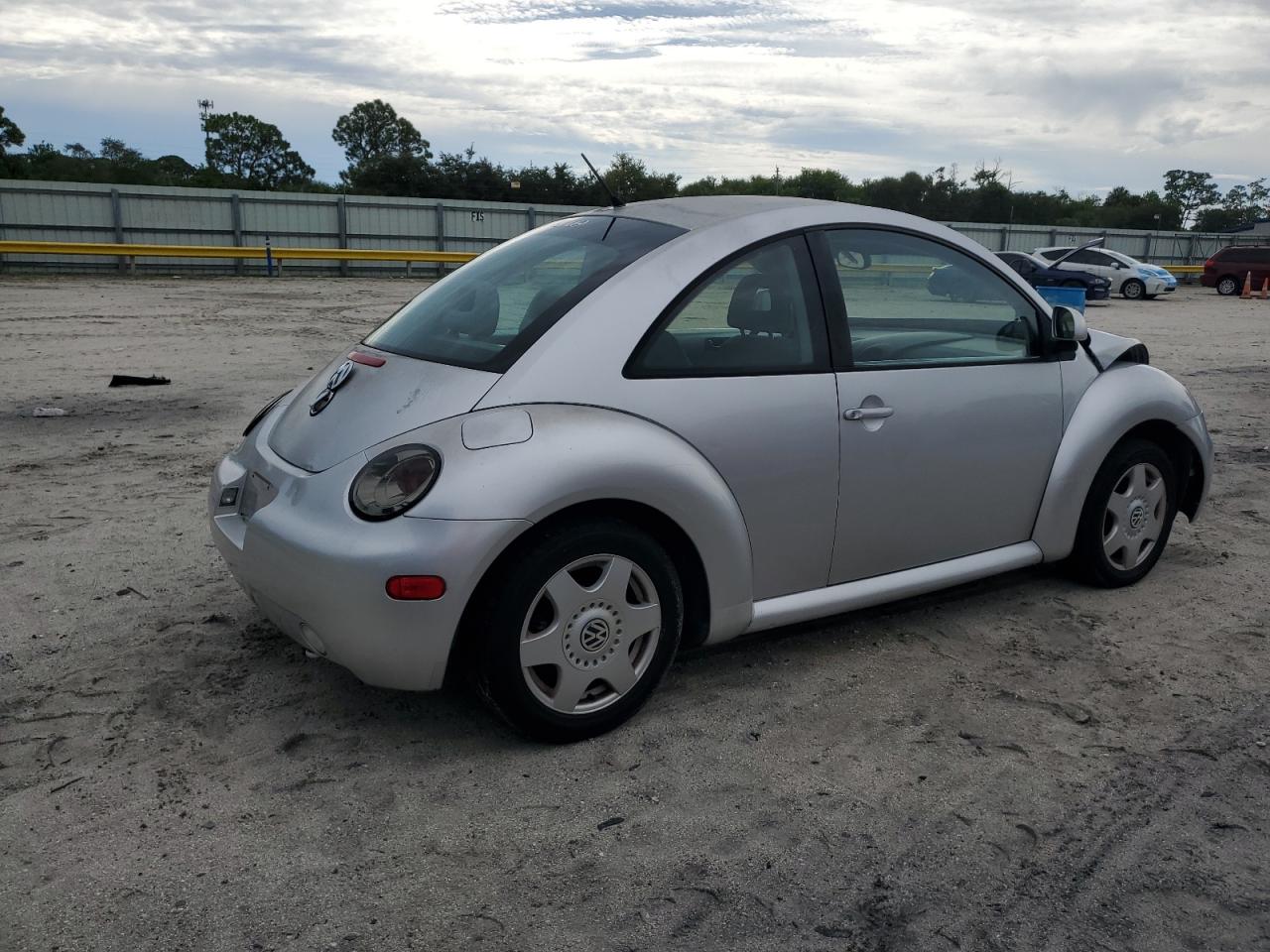 1998 Volkswagen New Beetle Серебряный vin: 3VWBB61C5WM030385
