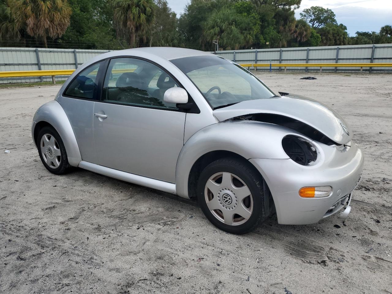 1998 Volkswagen New Beetle Серебряный vin: 3VWBB61C5WM030385