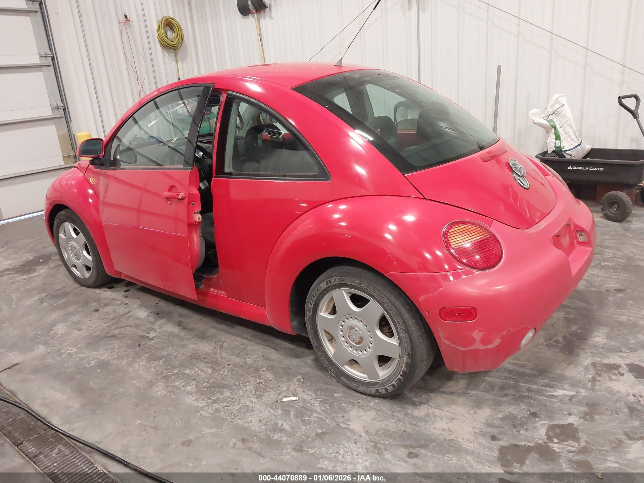1998 Volkswagen New Beetle   Red vin: 3VWBB61C5WM040043