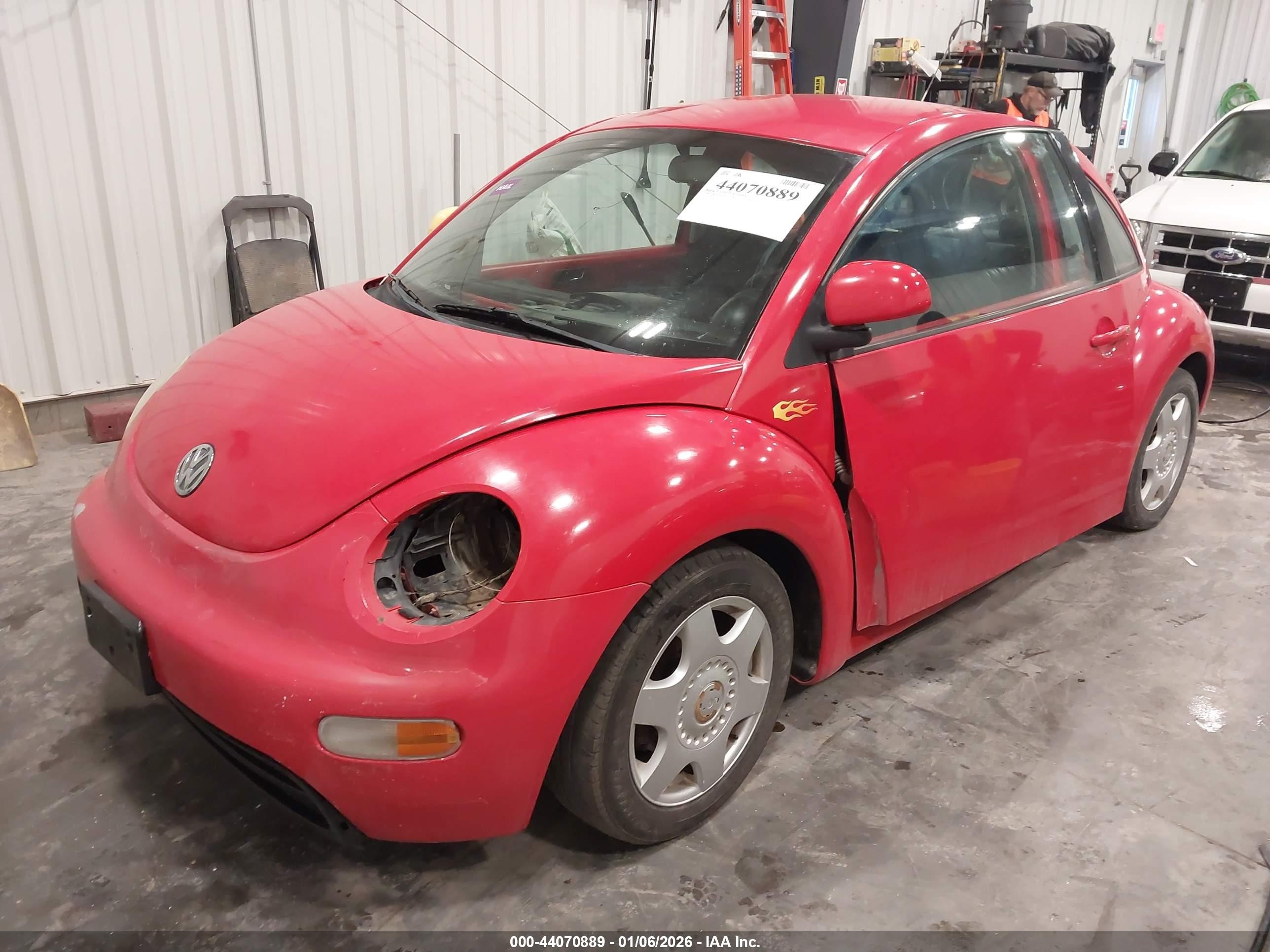 1998 Volkswagen New Beetle   Red vin: 3VWBB61C5WM040043