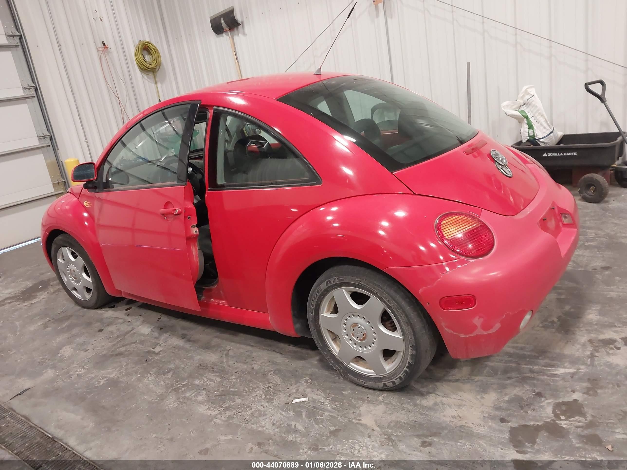 1998 Volkswagen New Beetle   Red vin: 3VWBB61C5WM040043