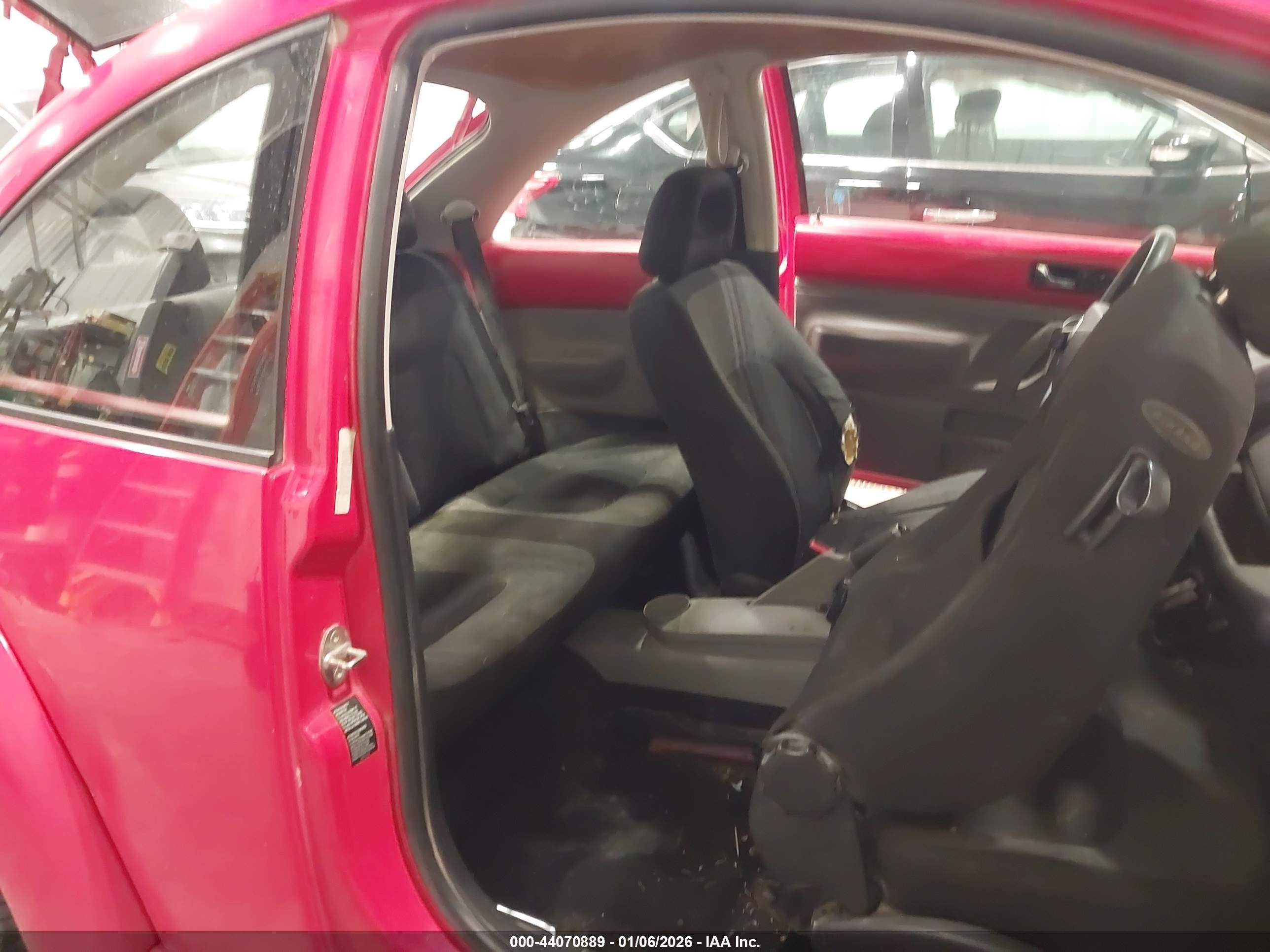 1998 Volkswagen New Beetle   Red vin: 3VWBB61C5WM040043