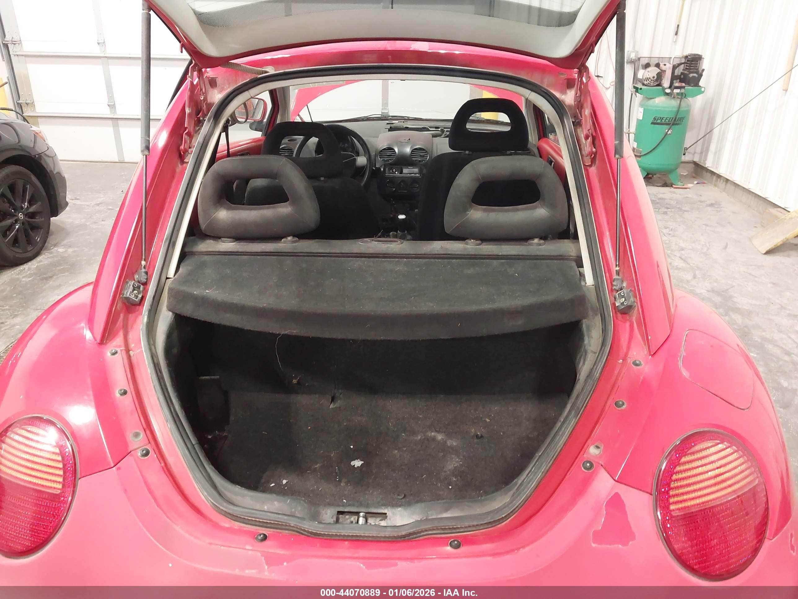 1998 Volkswagen New Beetle   Red vin: 3VWBB61C5WM040043