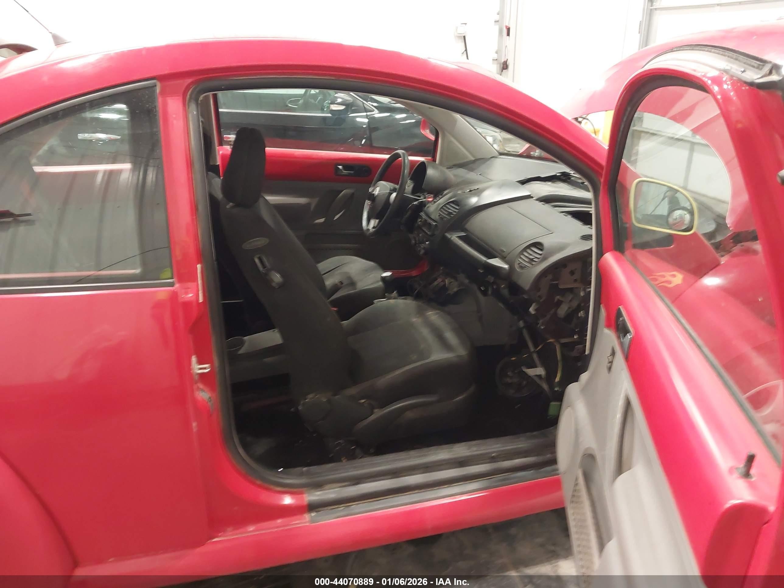 1998 Volkswagen New Beetle   Red vin: 3VWBB61C5WM040043