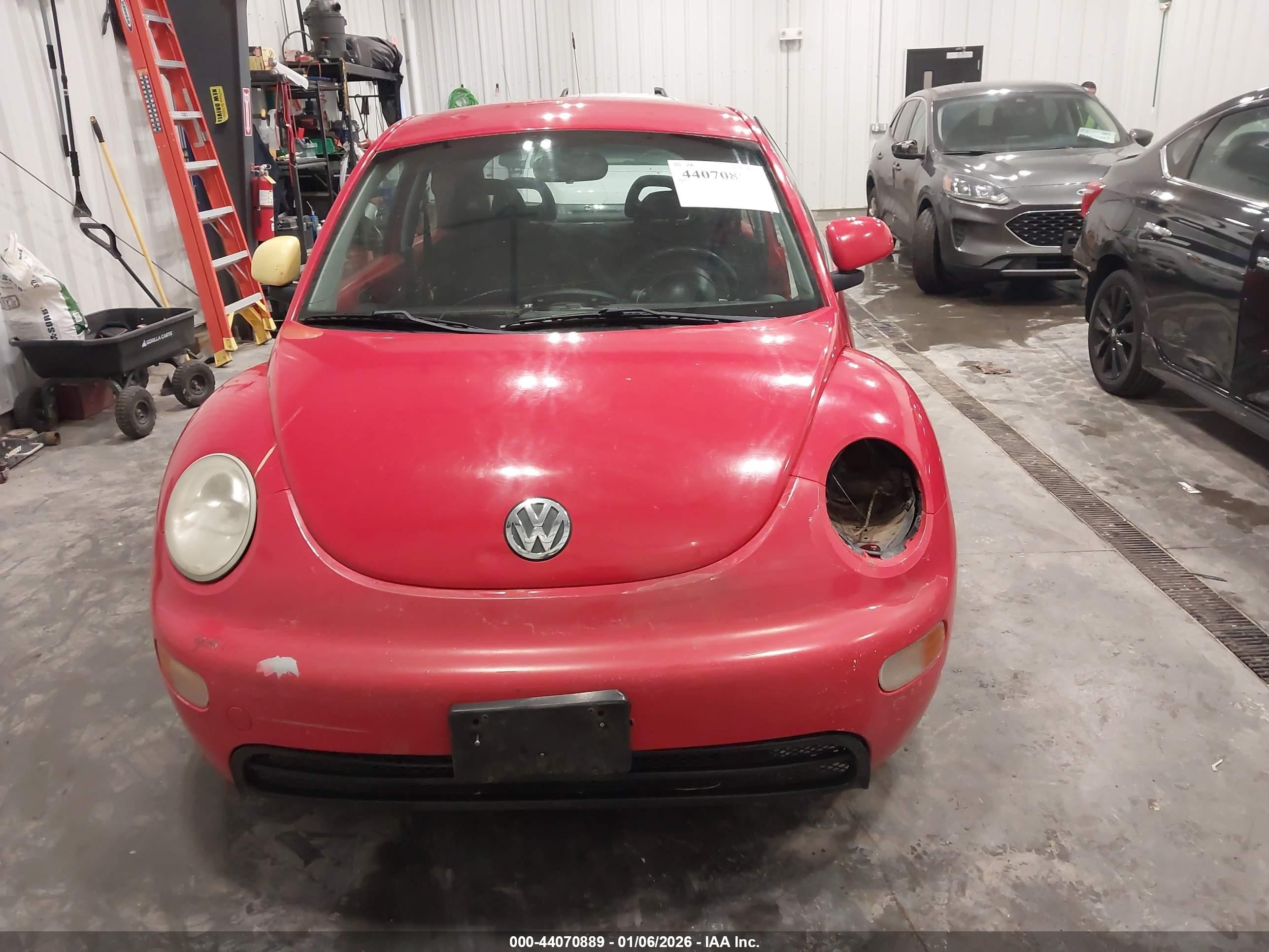 1998 Volkswagen New Beetle   Red vin: 3VWBB61C5WM040043