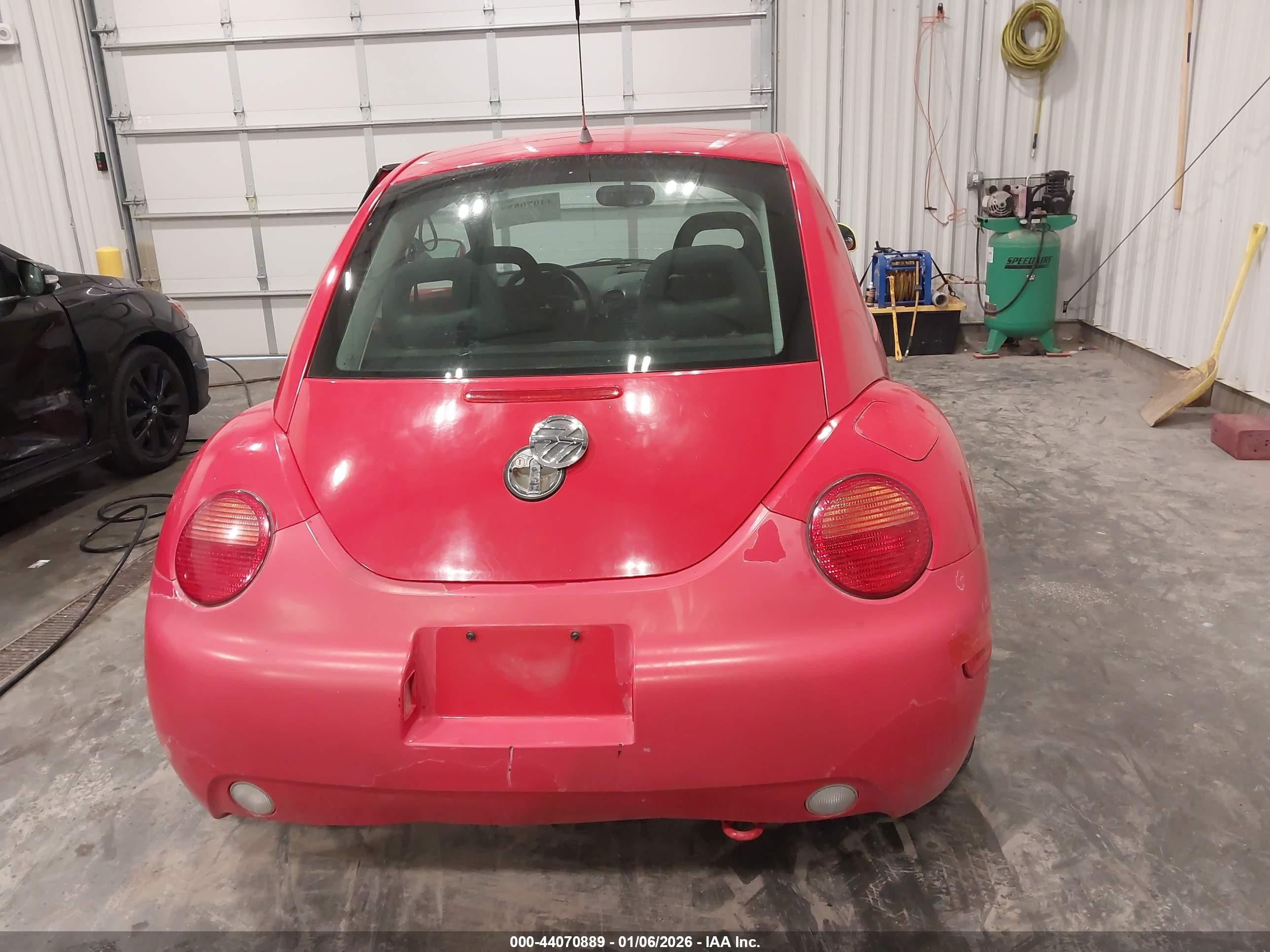 1998 Volkswagen New Beetle   Red vin: 3VWBB61C5WM040043