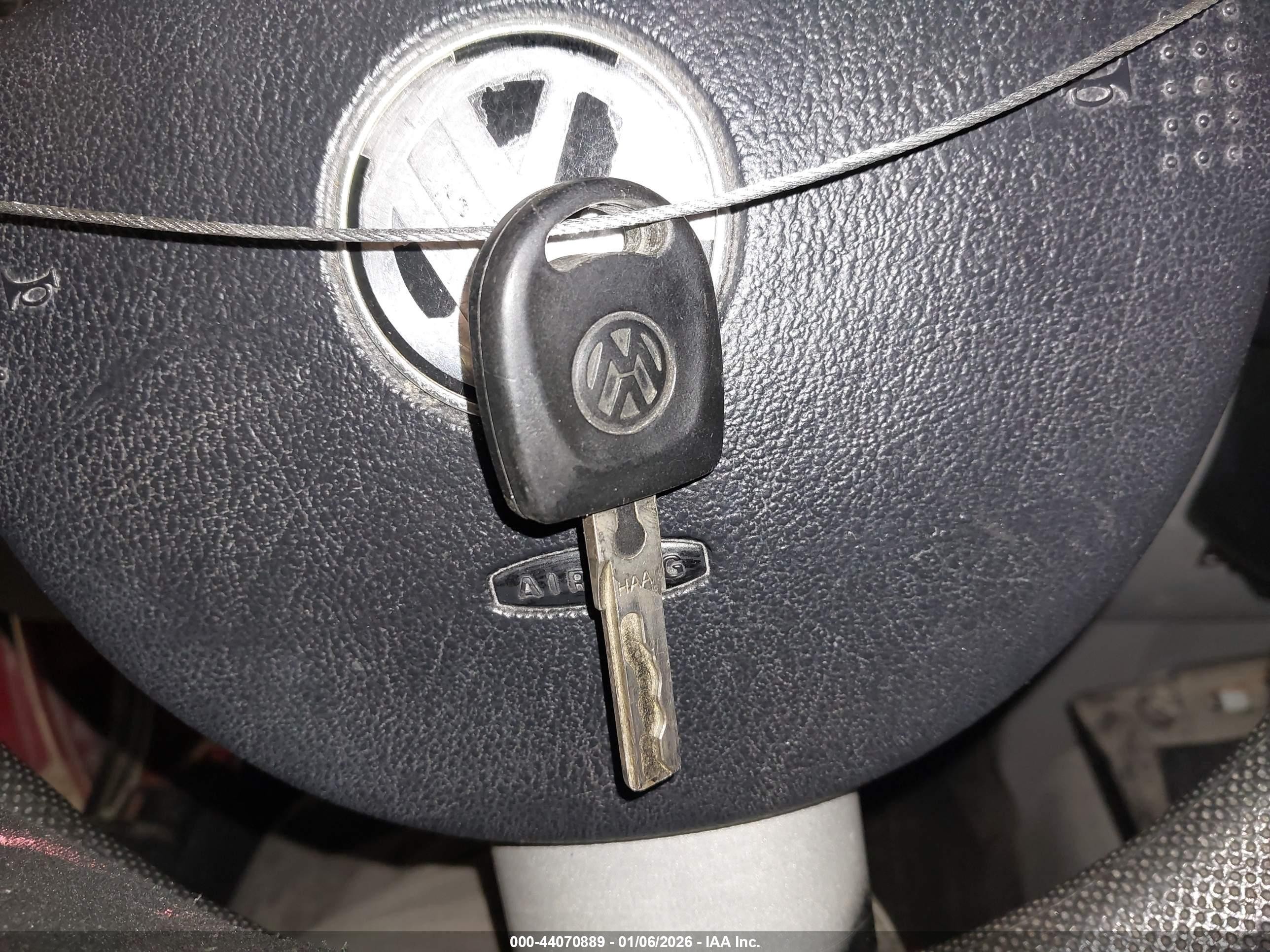 1998 Volkswagen New Beetle   Red vin: 3VWBB61C5WM040043