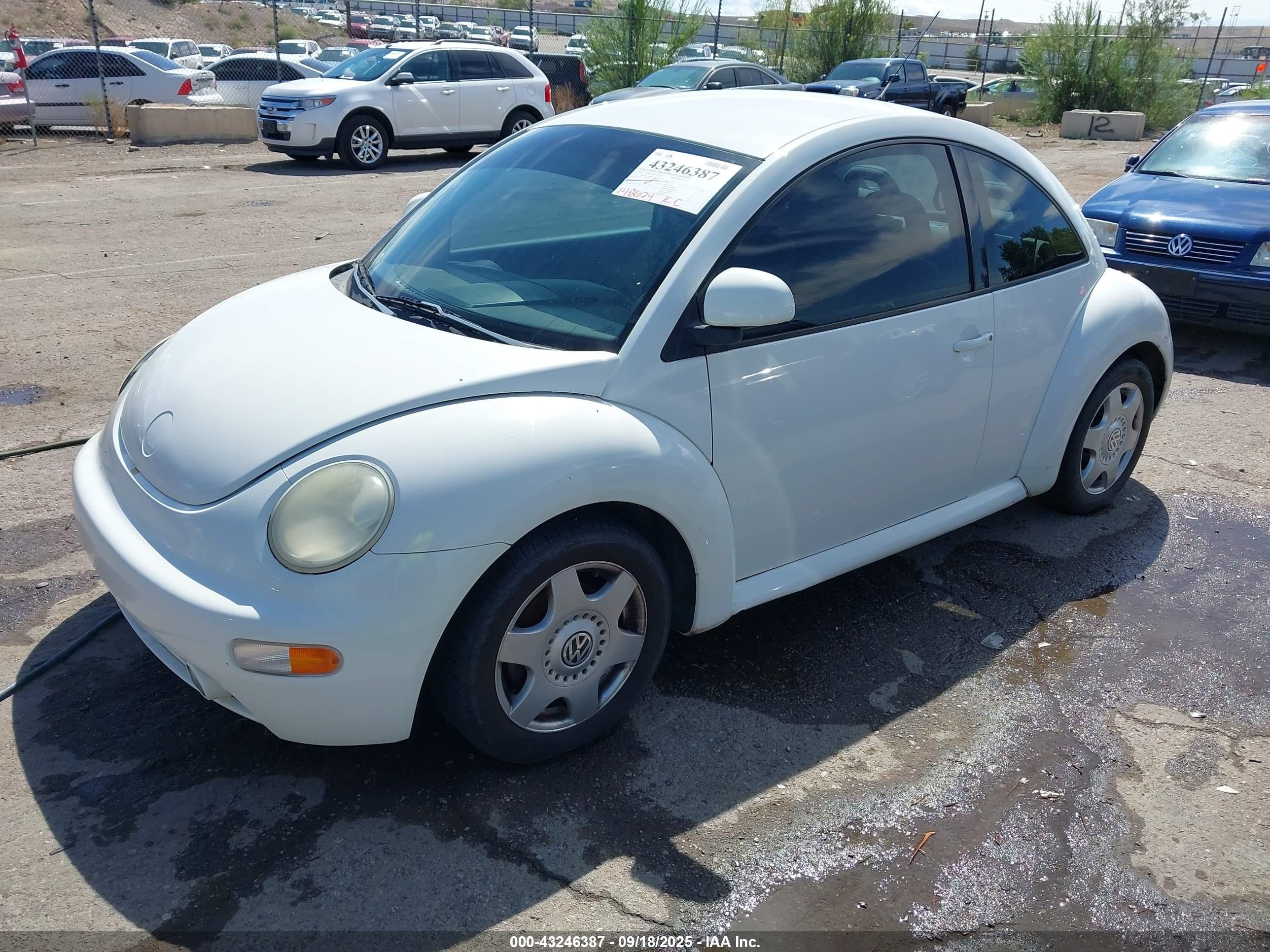 1998 Volkswagen New Beetle White vin: 3VWBB61C6WM021694