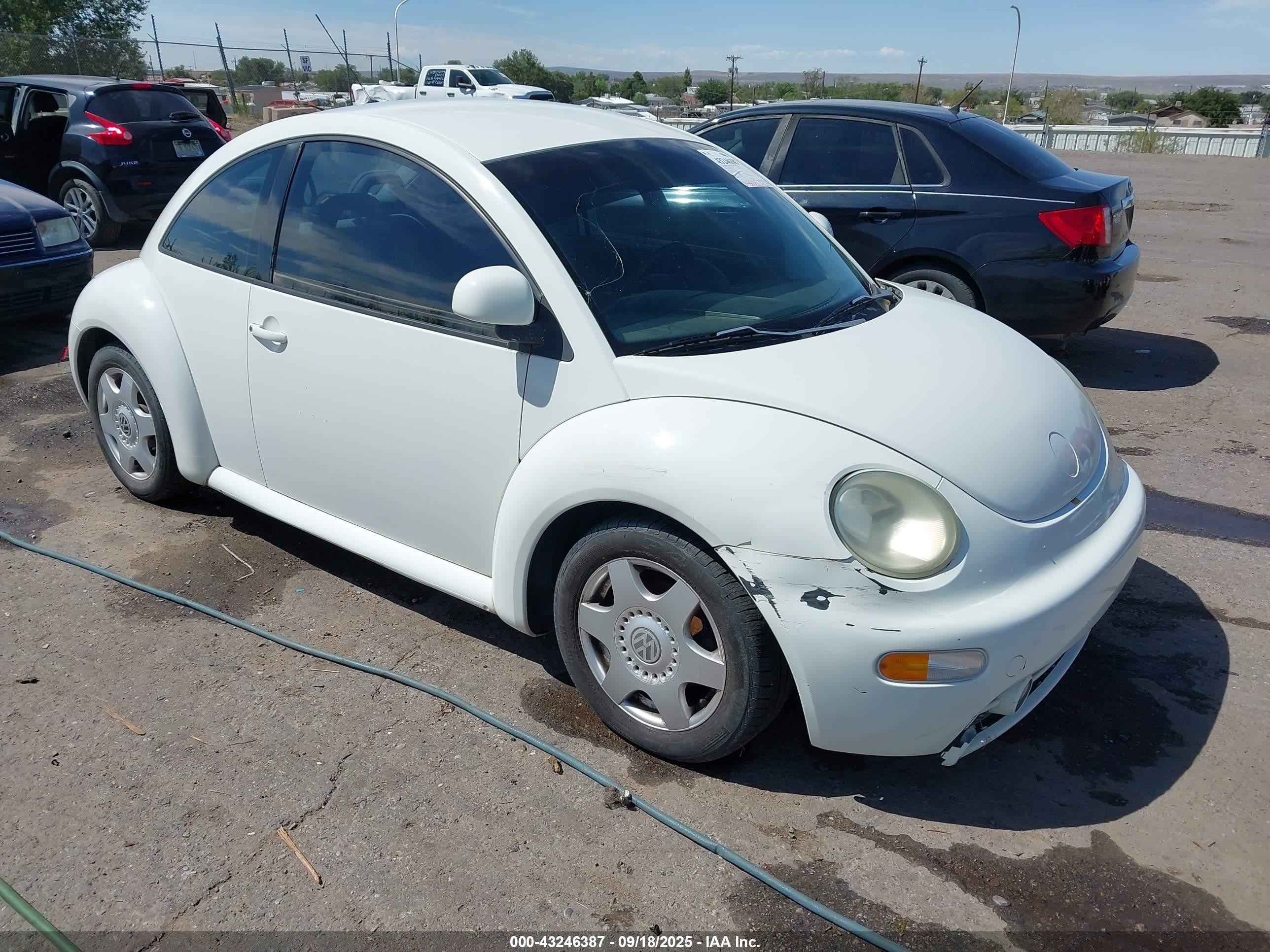 1998 Volkswagen New Beetle White vin: 3VWBB61C6WM021694