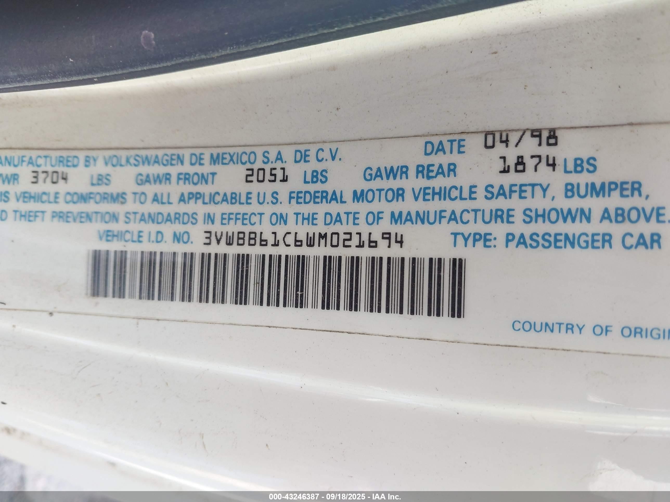 1998 Volkswagen New Beetle White vin: 3VWBB61C6WM021694