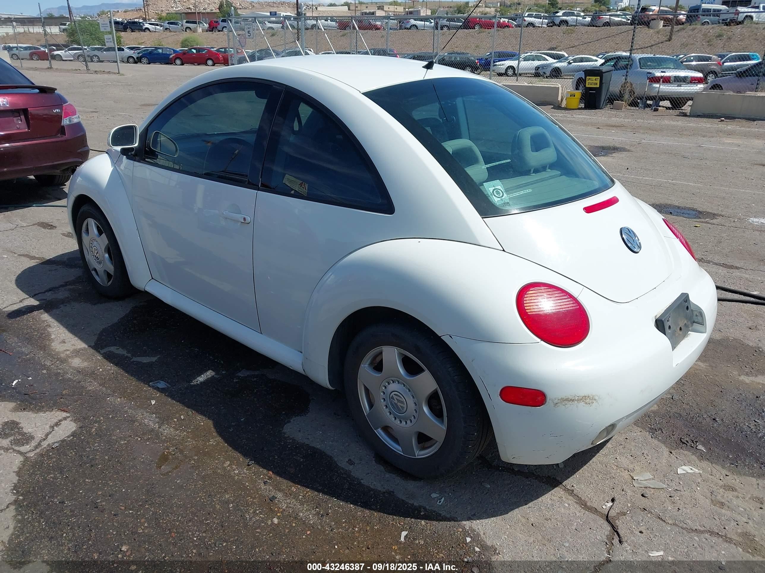 1998 Volkswagen New Beetle White vin: 3VWBB61C6WM021694