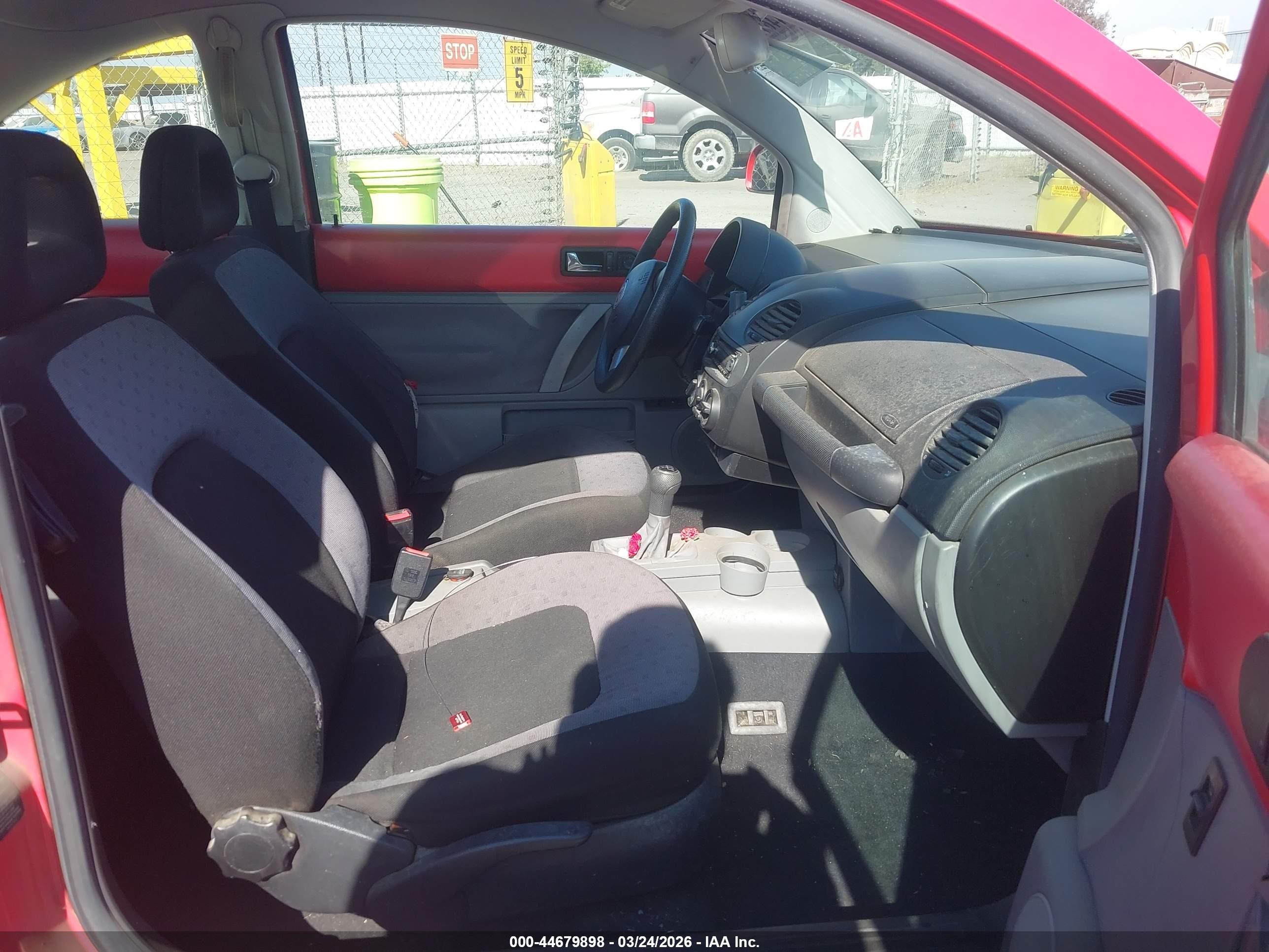 1998 Volkswagen New Beetle   Red vin: 3VWBB61C7WM007741