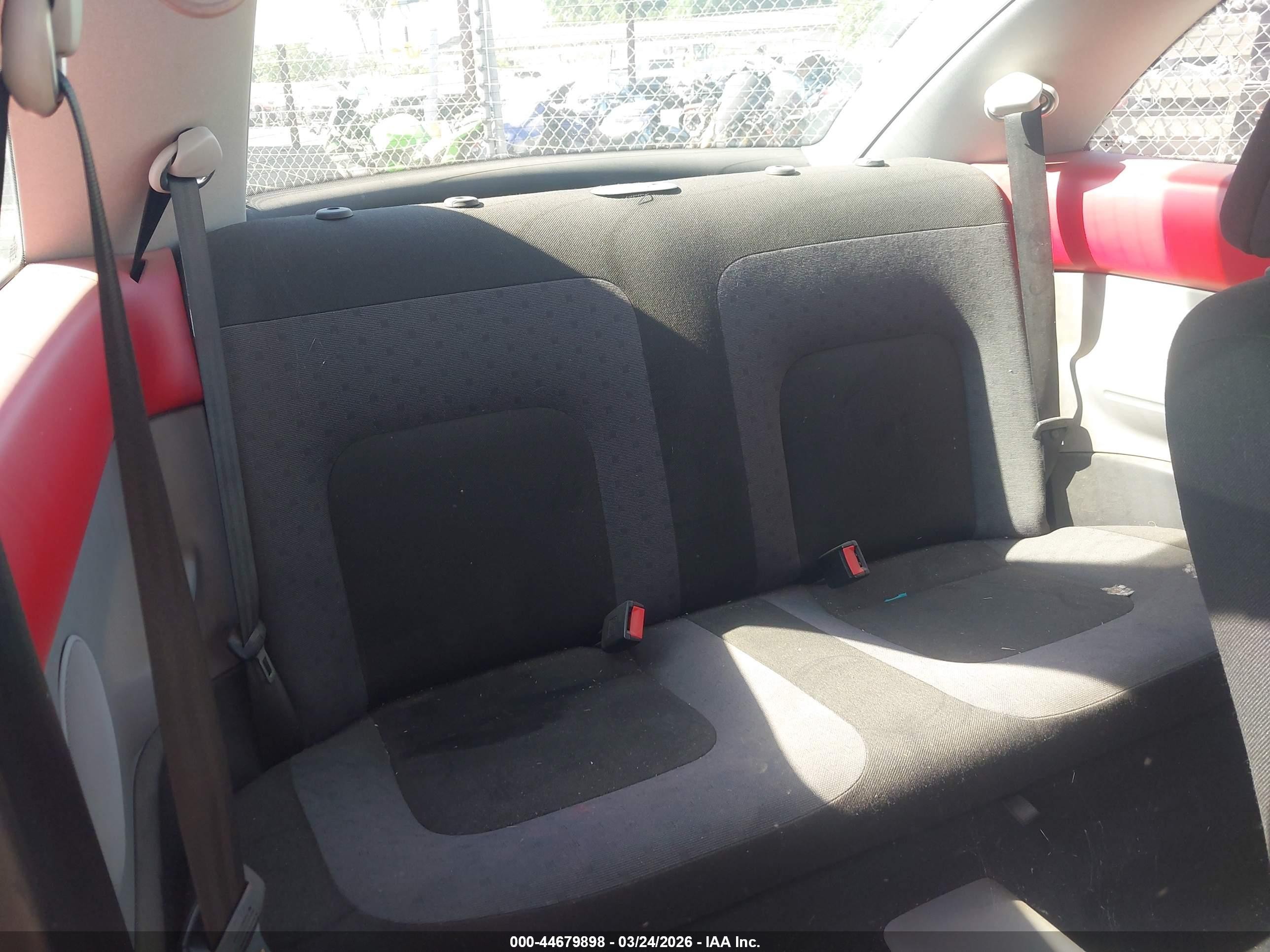 1998 Volkswagen New Beetle   Red vin: 3VWBB61C7WM007741