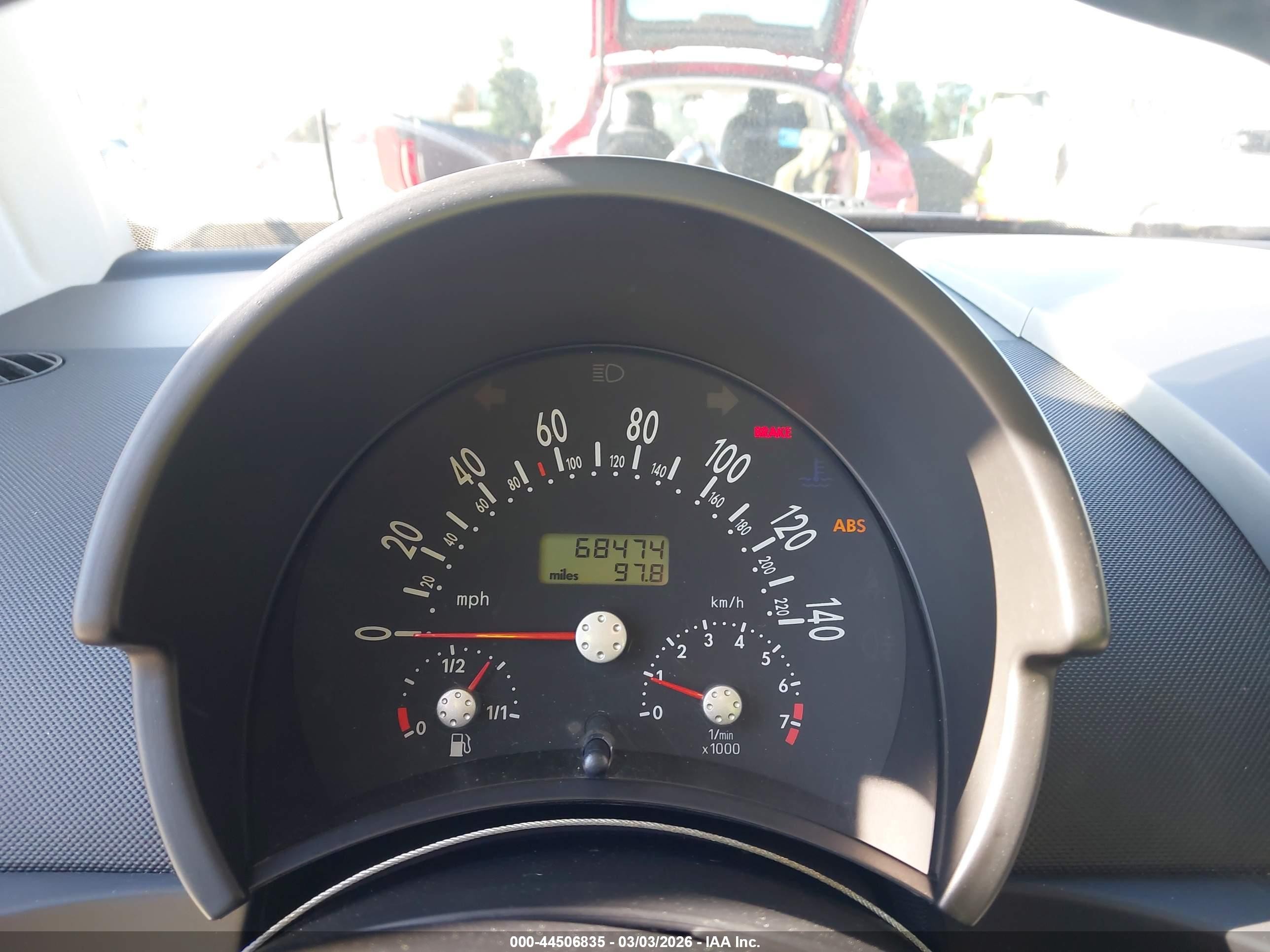 1998 Volkswagen New Beetle   Серебряный vin: 3VWBB61C7WM015290