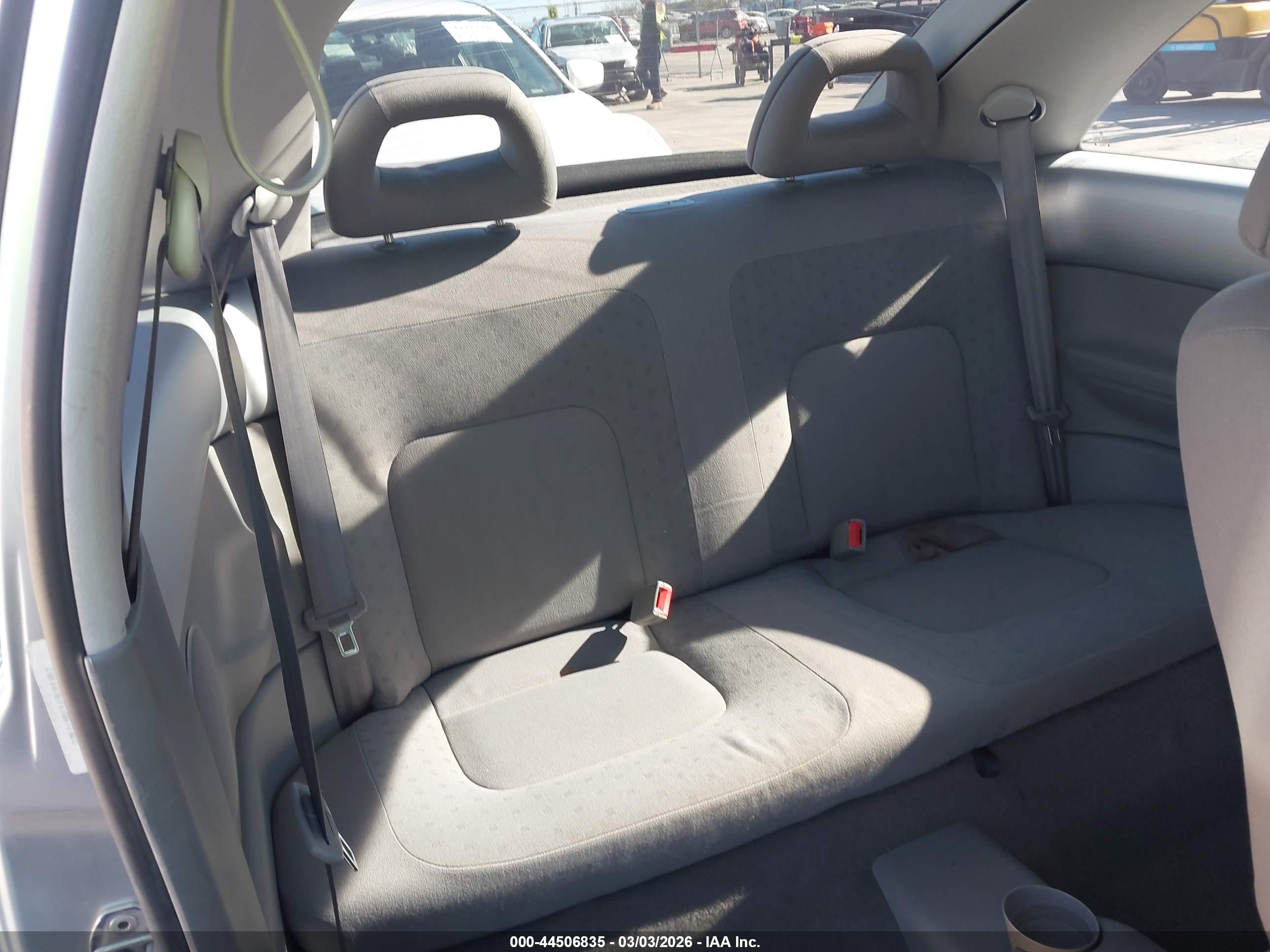 1998 Volkswagen New Beetle   Серебряный vin: 3VWBB61C7WM015290