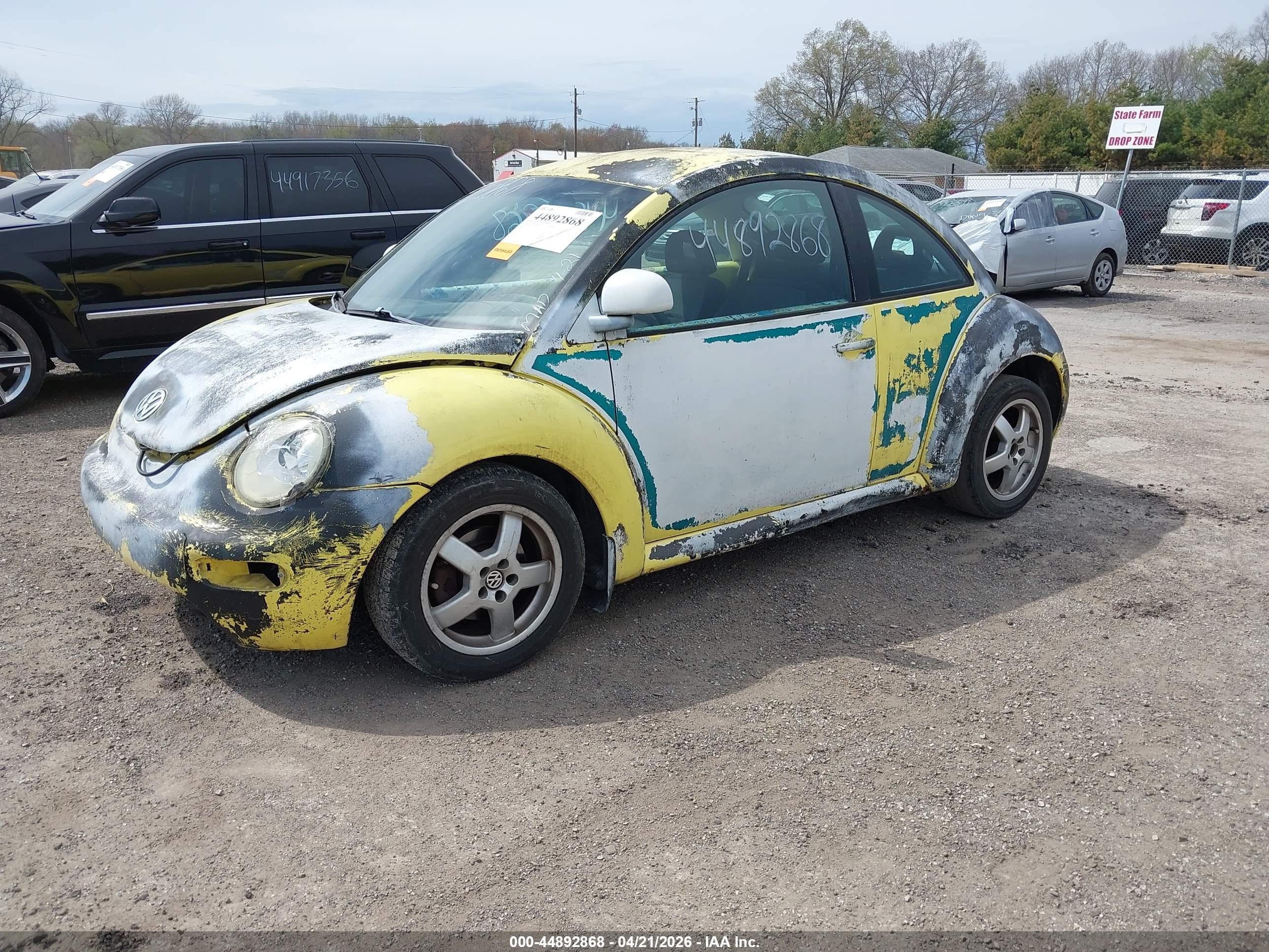 1998 Volkswagen New Beetle   Yellow vin: 3VWBB61C8WM045172