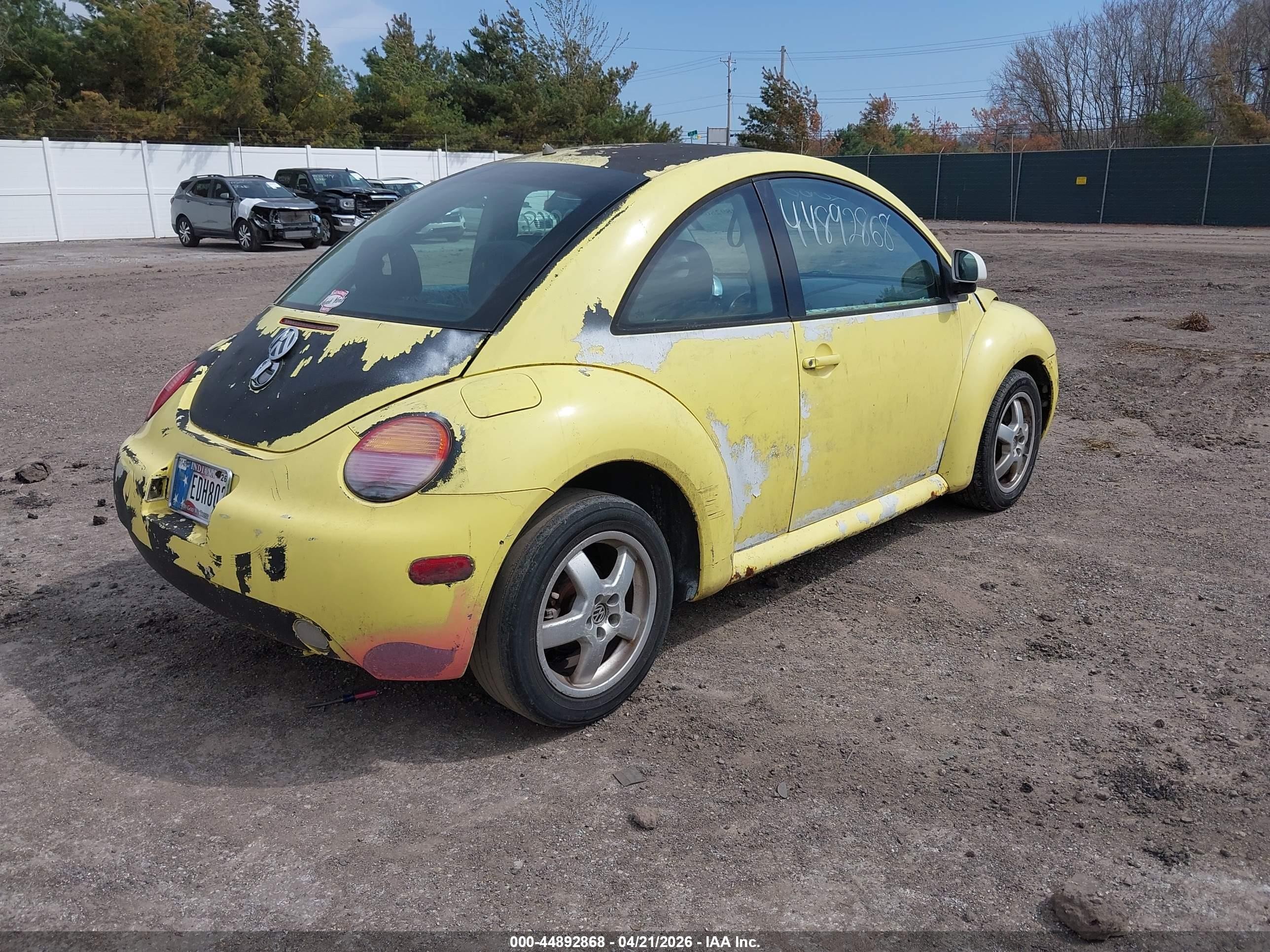 1998 Volkswagen New Beetle   Yellow vin: 3VWBB61C8WM045172