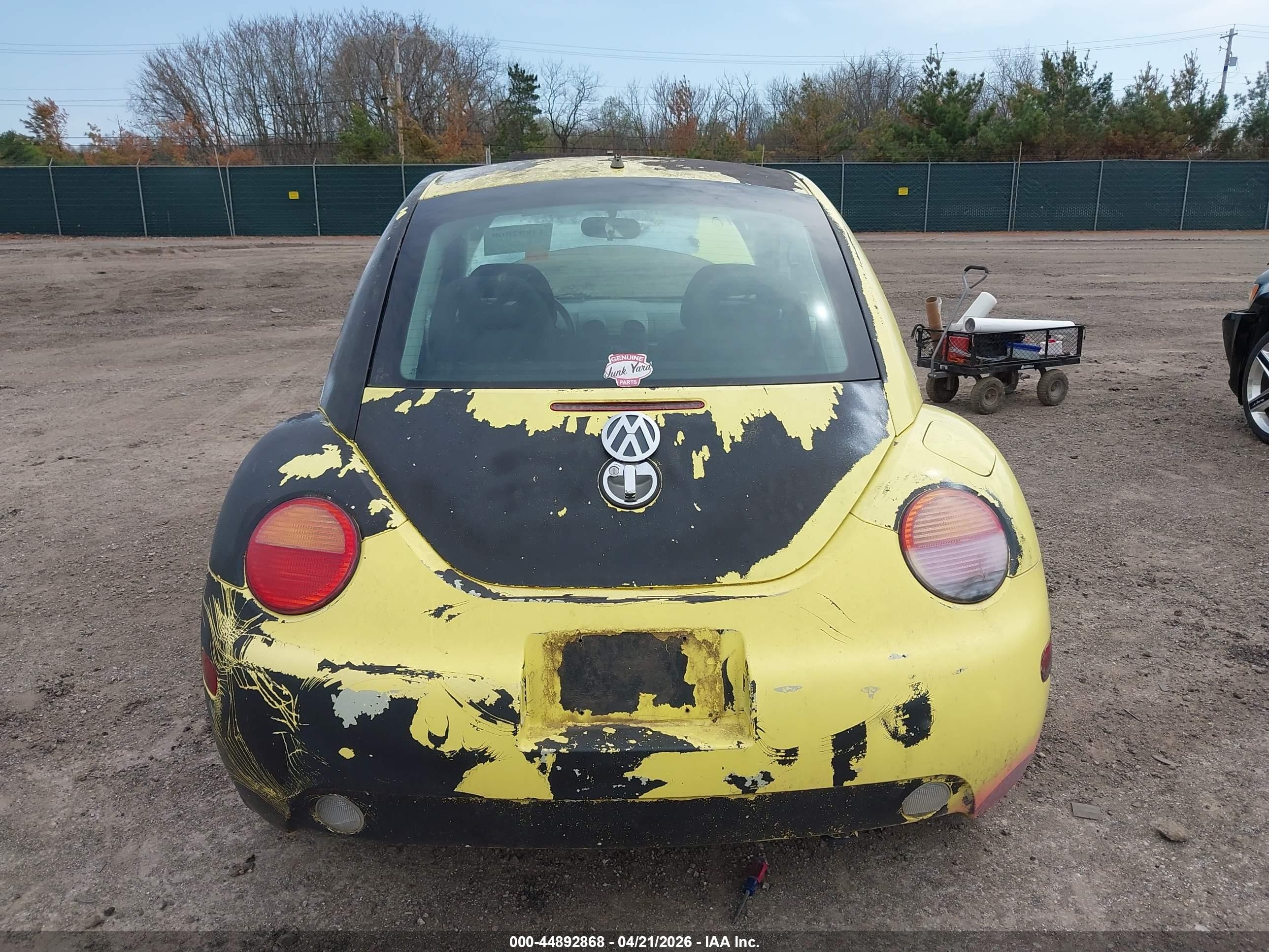 1998 Volkswagen New Beetle   Yellow vin: 3VWBB61C8WM045172