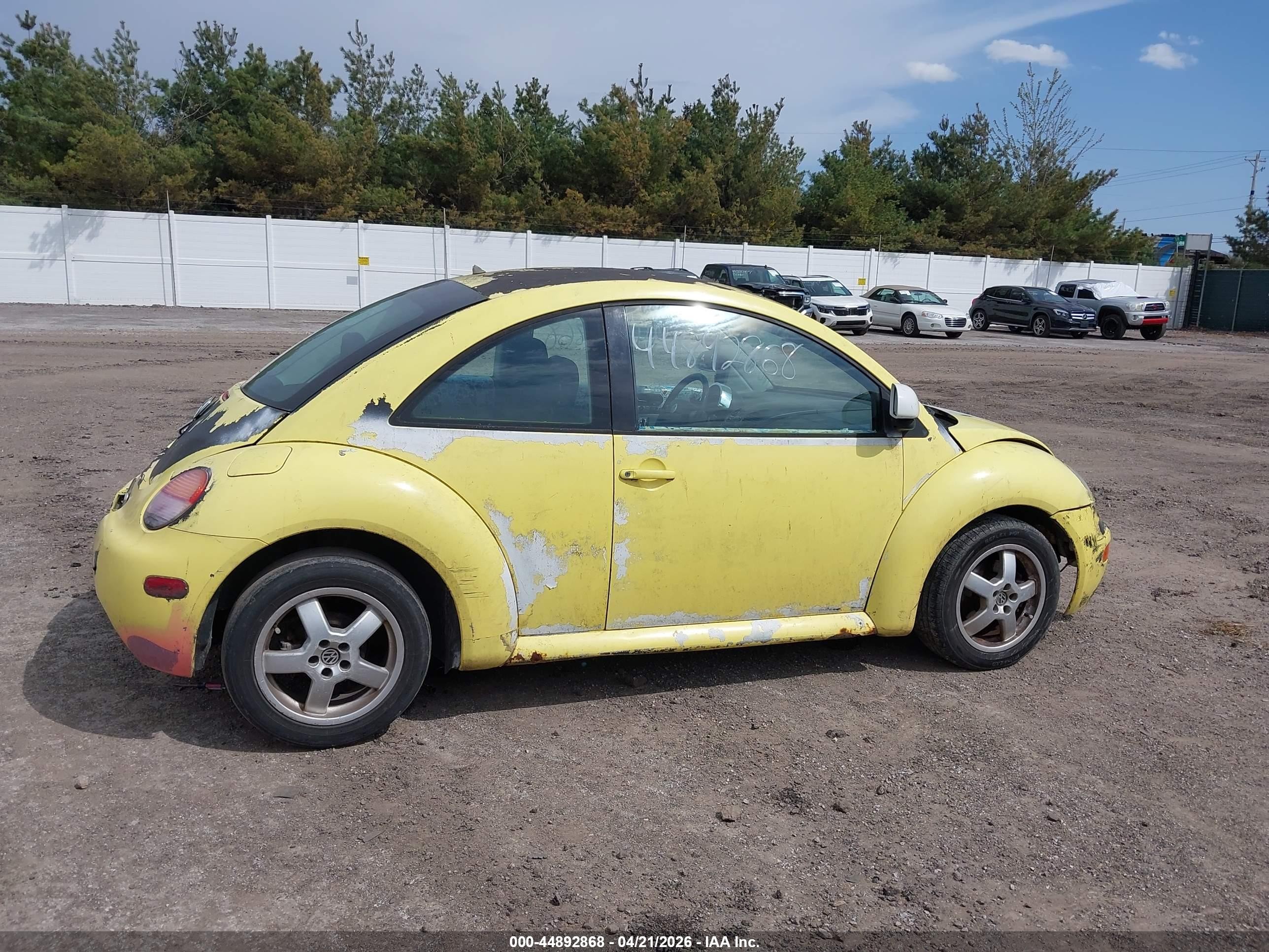 1998 Volkswagen New Beetle   Yellow vin: 3VWBB61C8WM045172