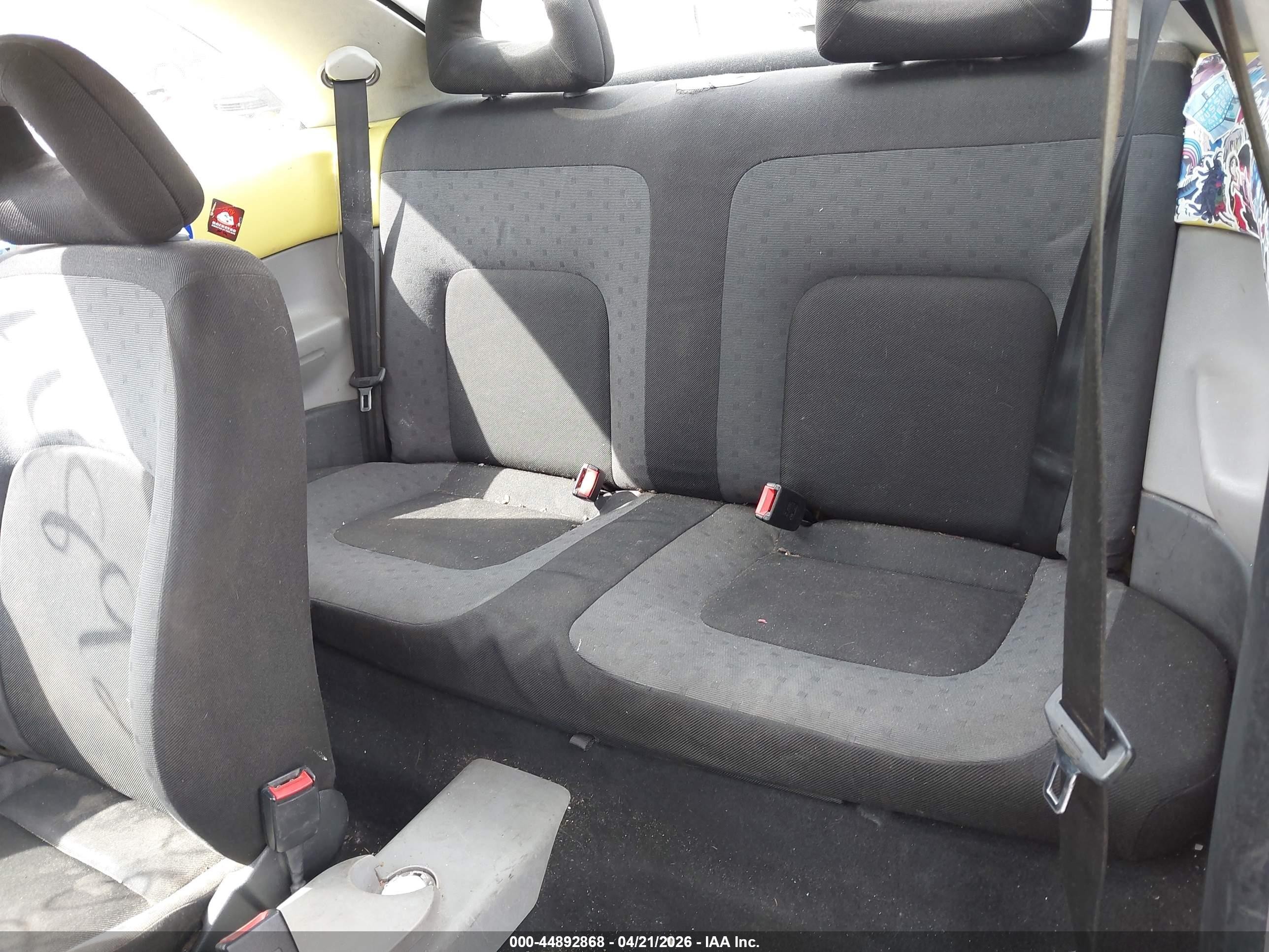 1998 Volkswagen New Beetle   Yellow vin: 3VWBB61C8WM045172