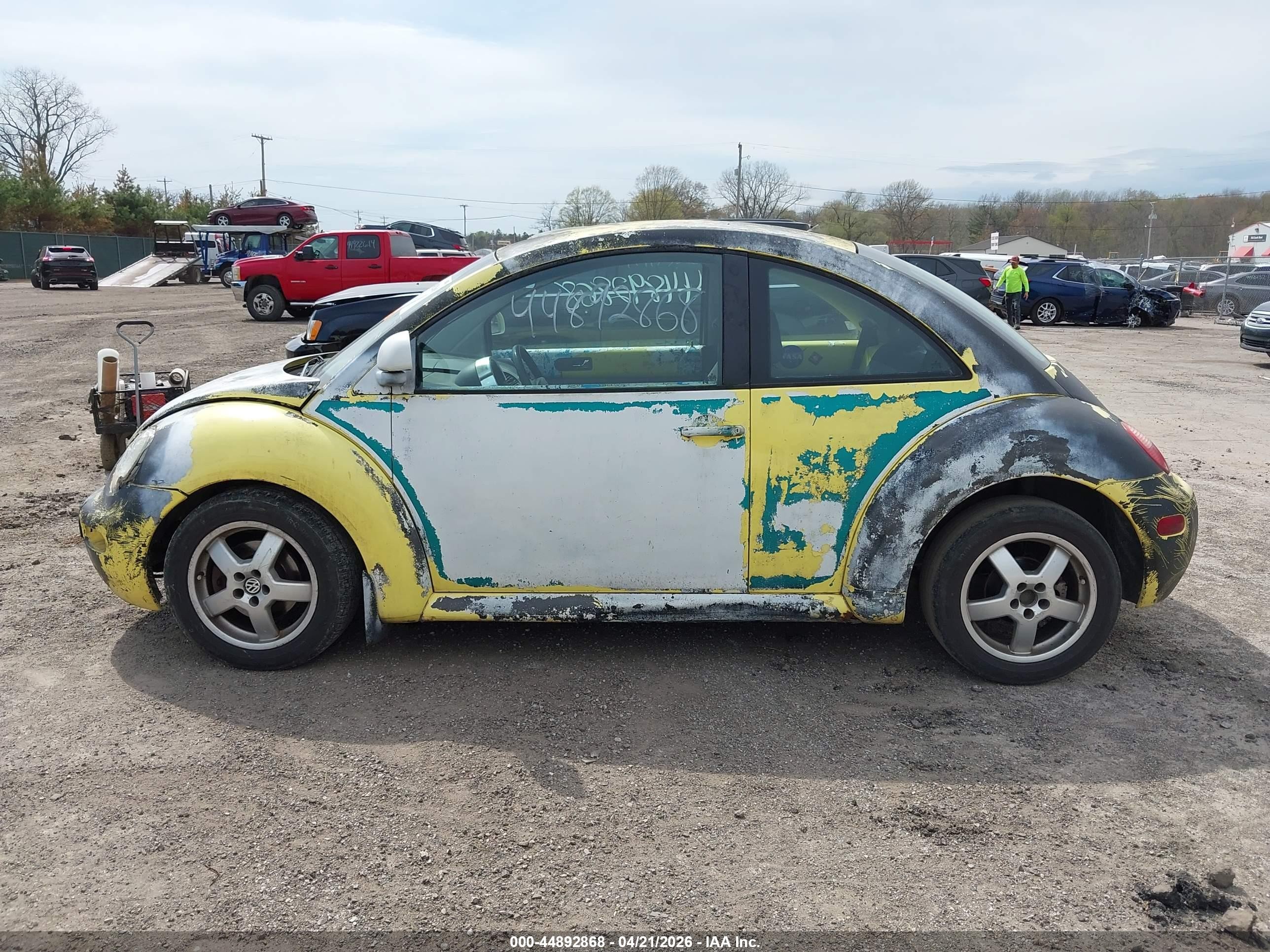 1998 Volkswagen New Beetle   Yellow vin: 3VWBB61C8WM045172