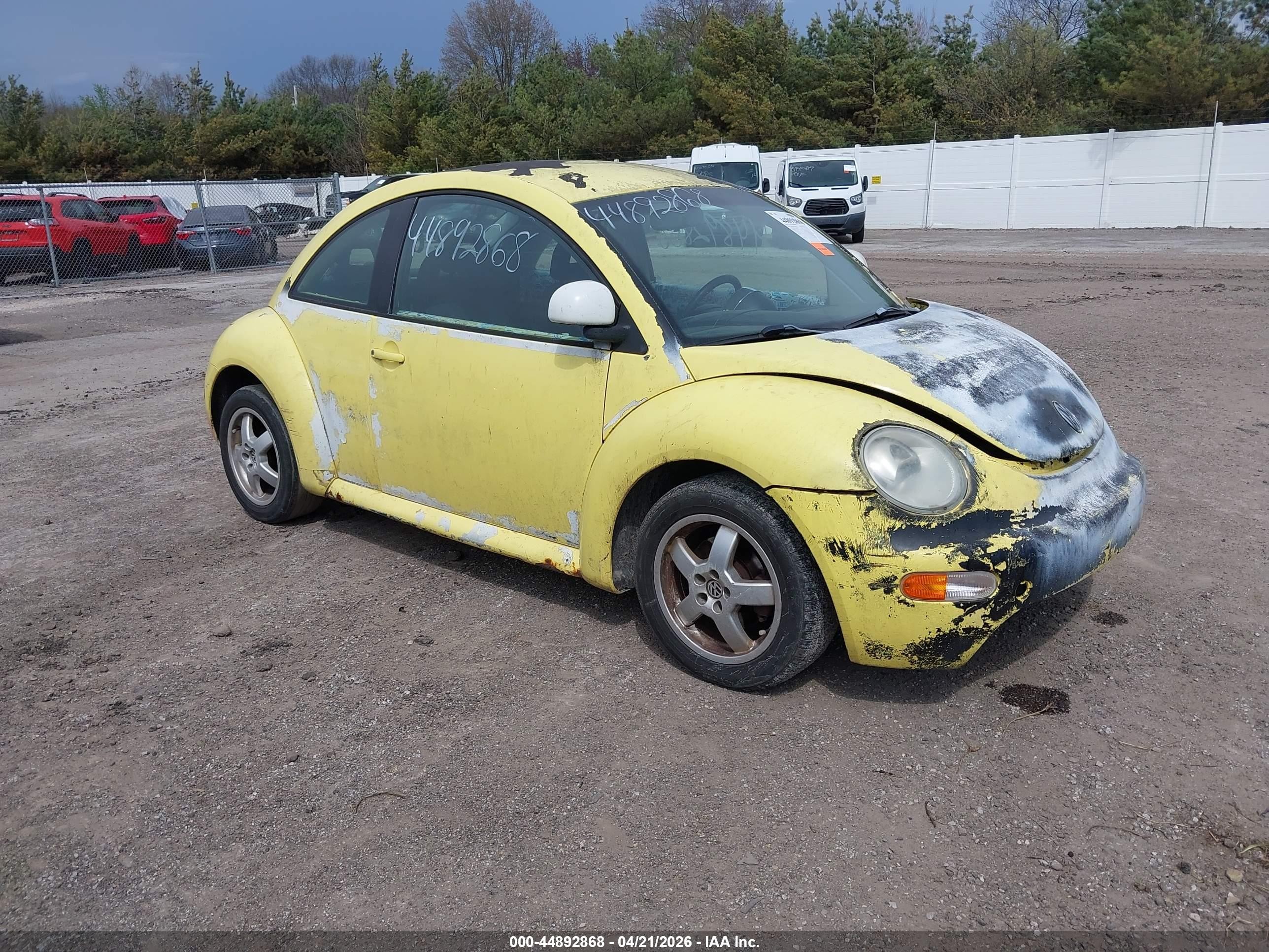1998 Volkswagen New Beetle   Желтый vin: 3VWBB61C8WM045172