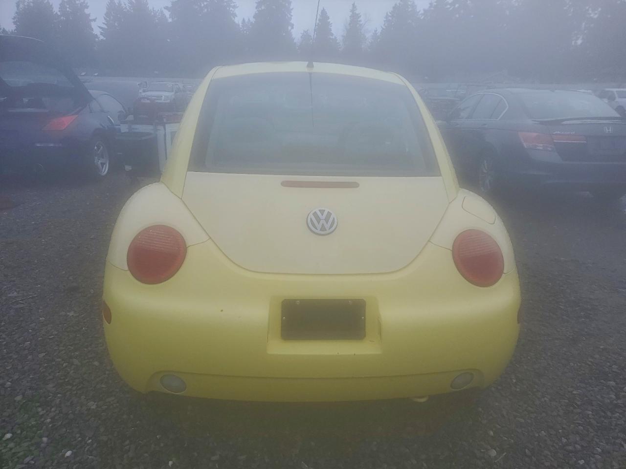 1998 Volkswagen New Beetle Желтый vin: 3VWBB61C9WM041955