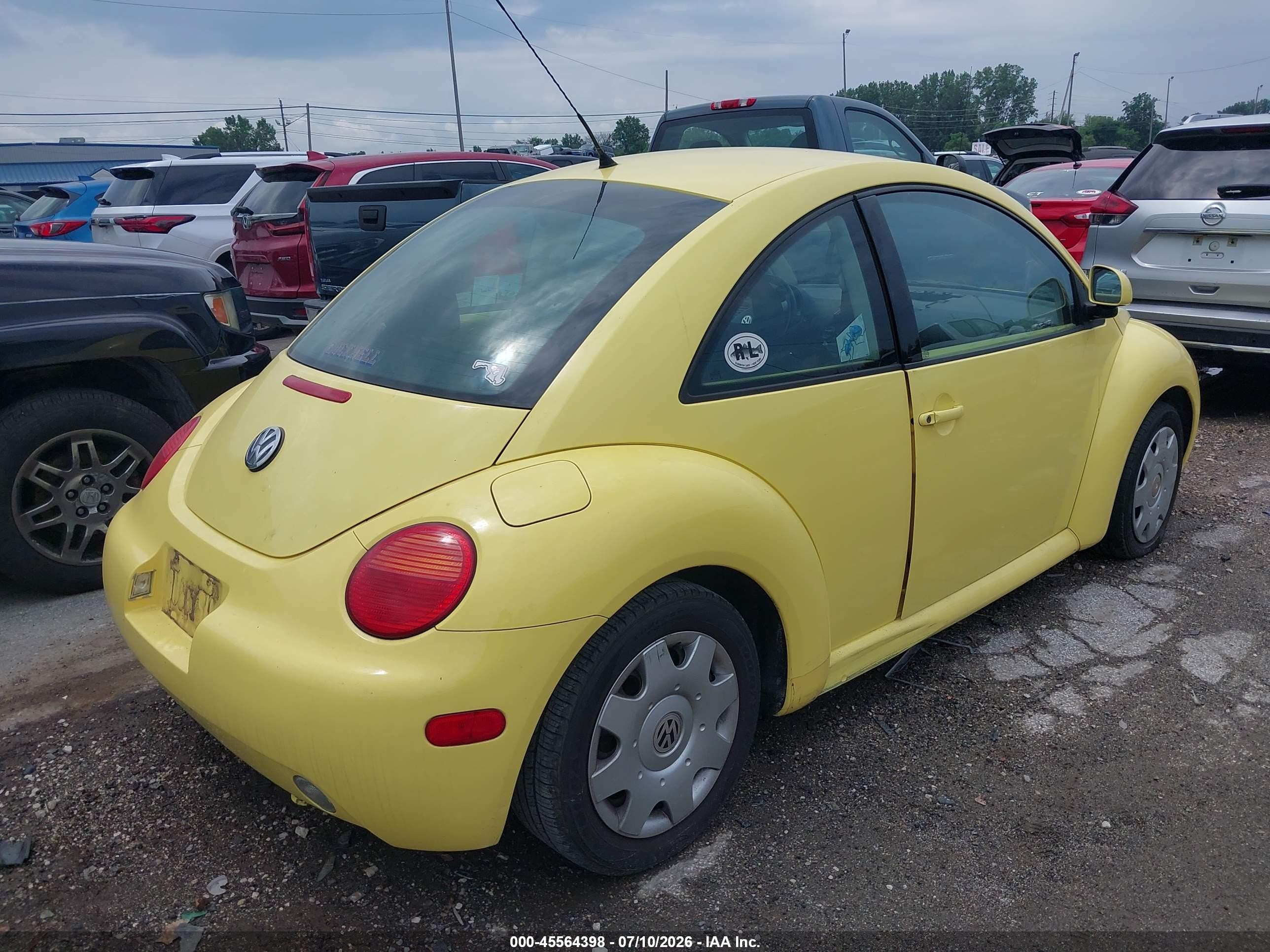 1998 Volkswagen New Beetle   Желтый vin: 3VWBB61CXWM050342