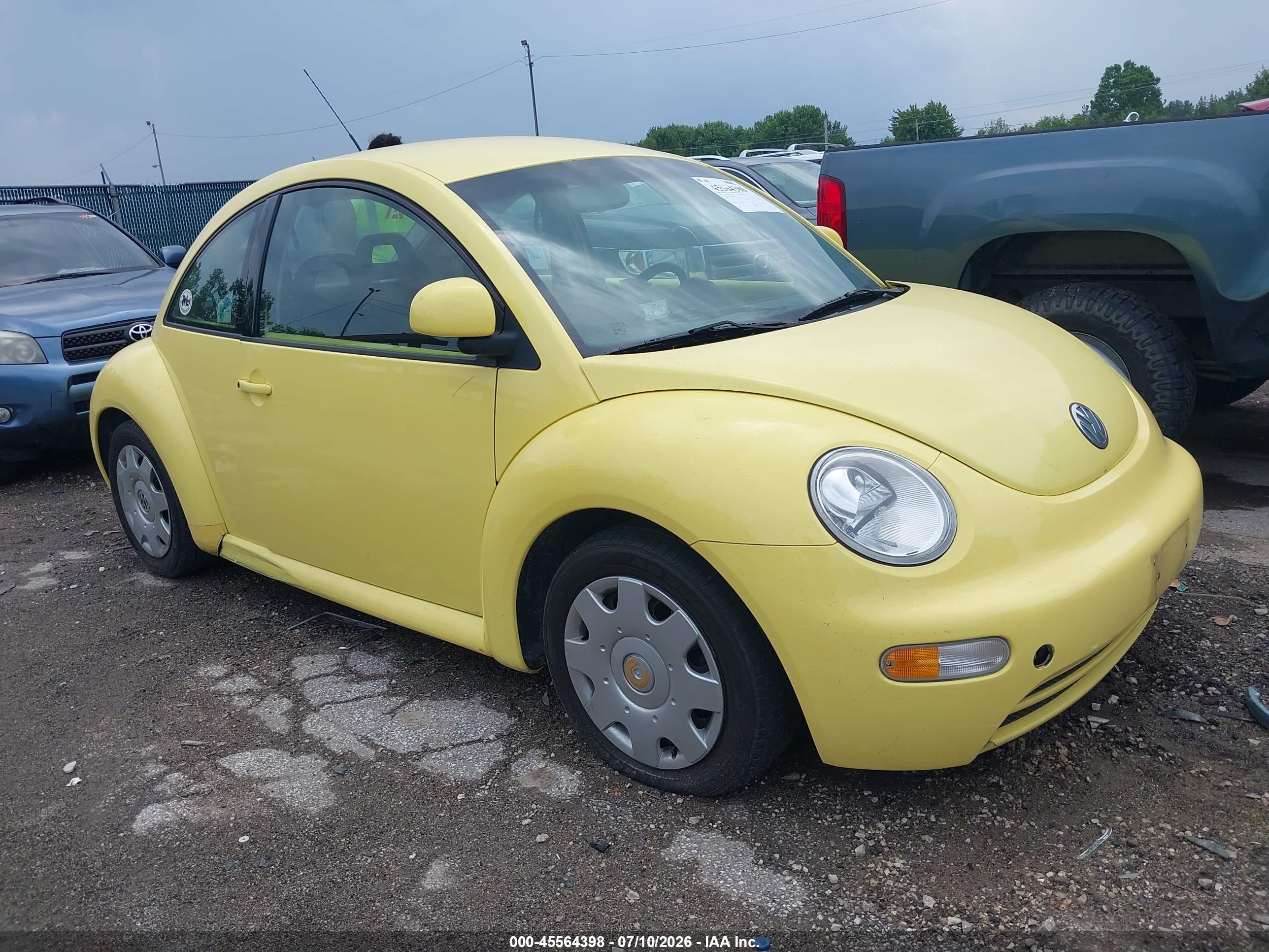 1998 Volkswagen New Beetle   Желтый vin: 3VWBB61CXWM050342