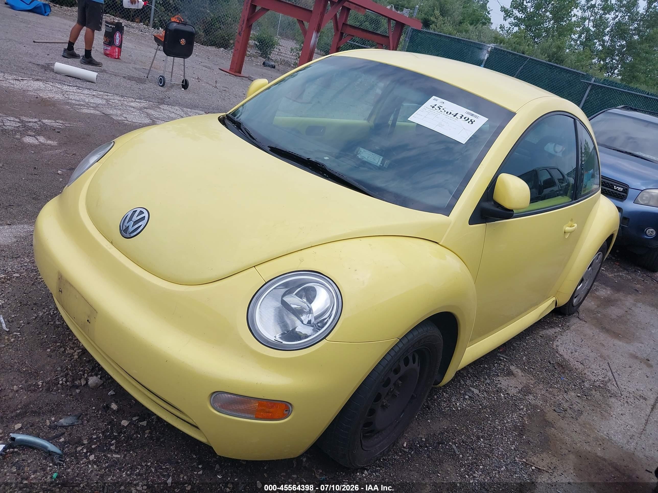 1998 Volkswagen New Beetle   Желтый vin: 3VWBB61CXWM050342