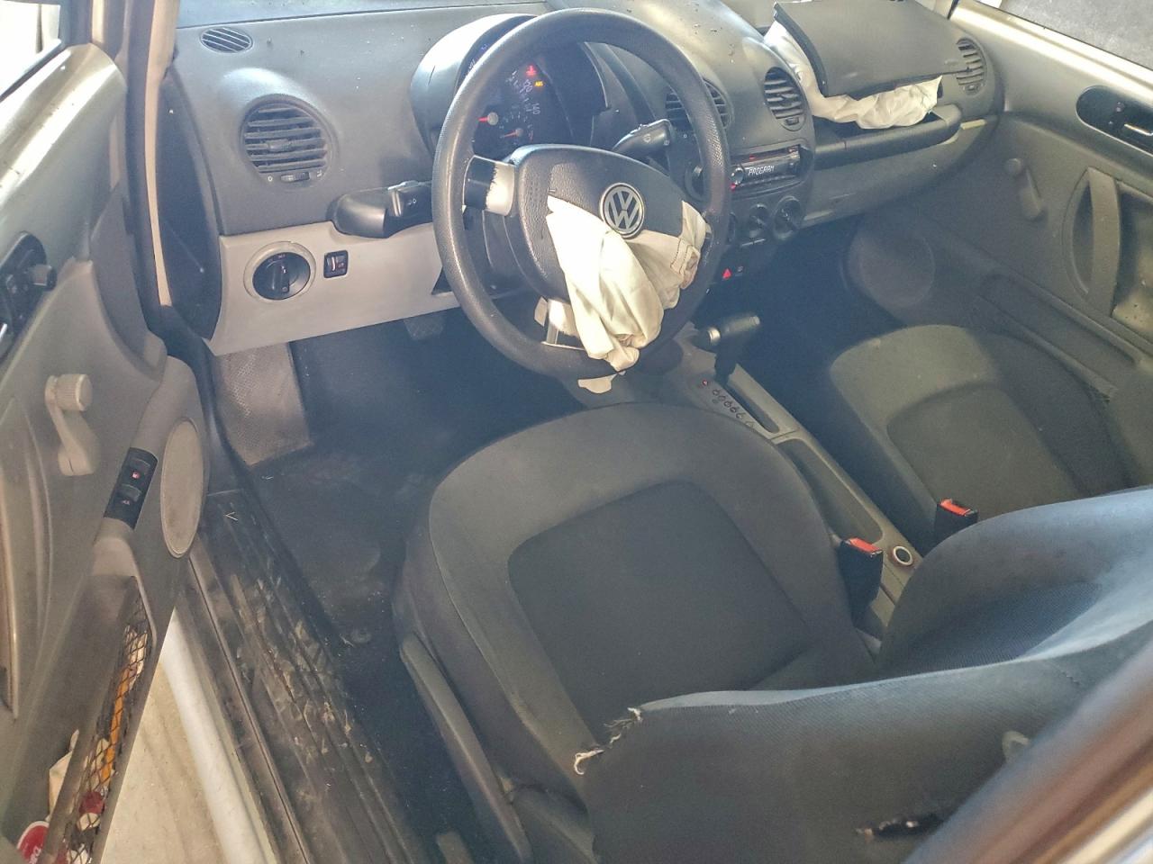 1999 Volkswagen New Beetle Gl Silver vin: 3VWBC21C0XM470747