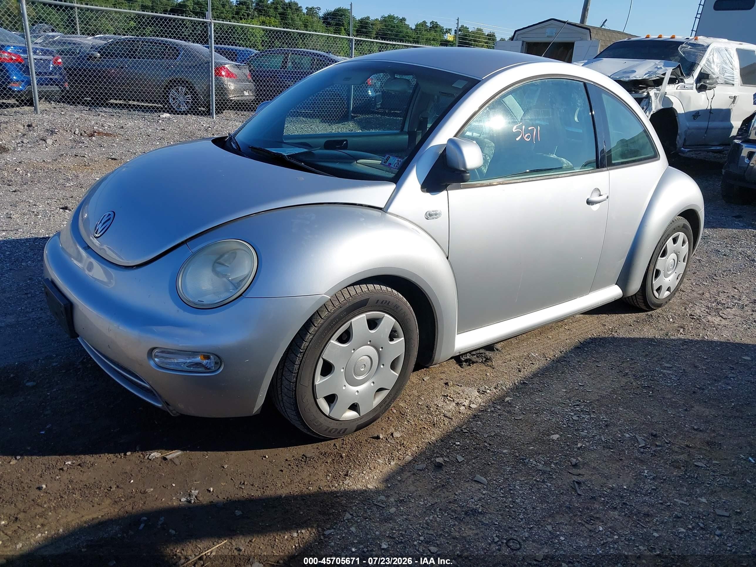 2000 Volkswagen New Beetle Gl Silver vin: 3VWBC21C7YM453722