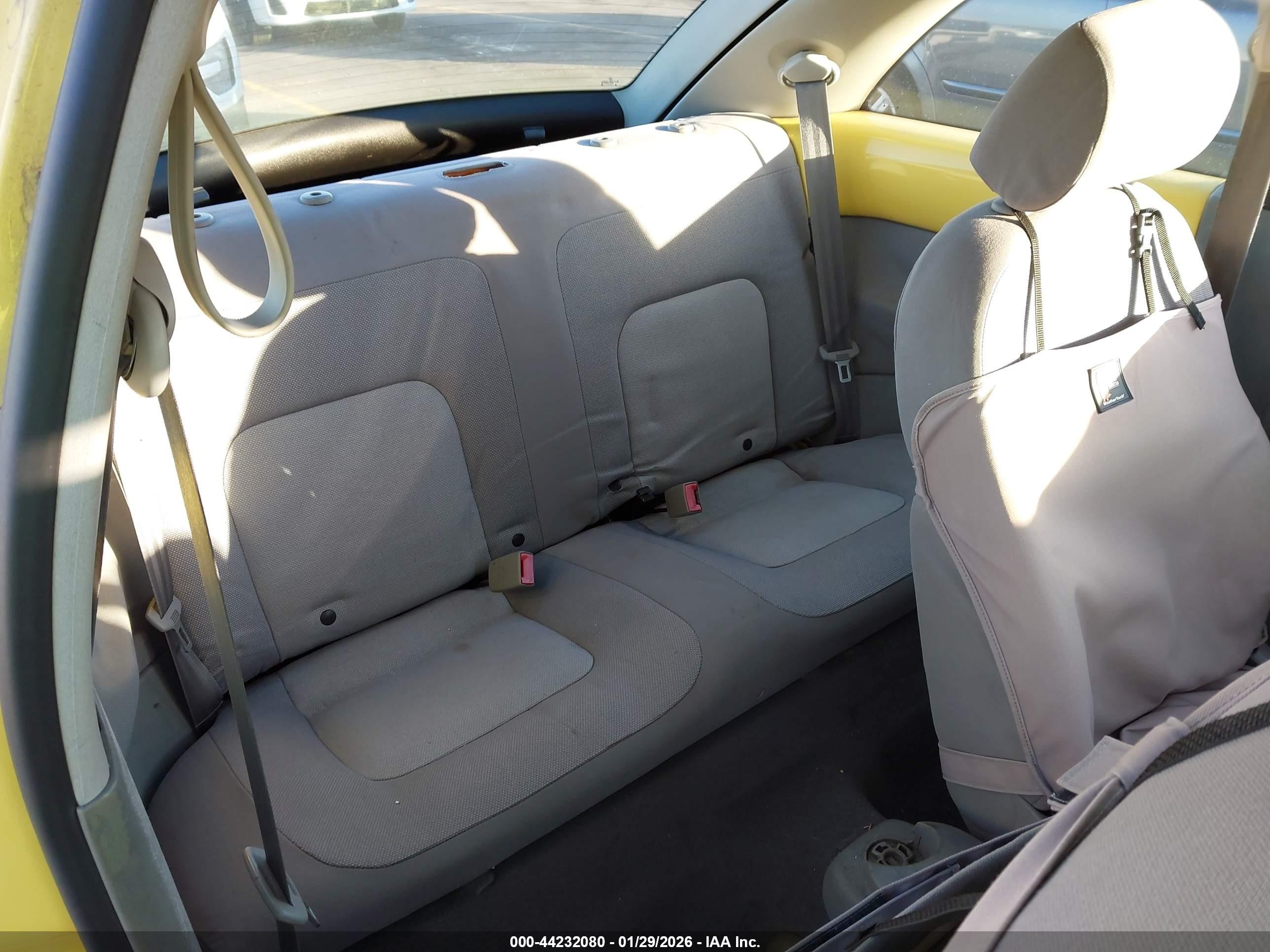 2004 Volkswagen New Beetle Gl Yellow vin: 3VWBK21C64M401298