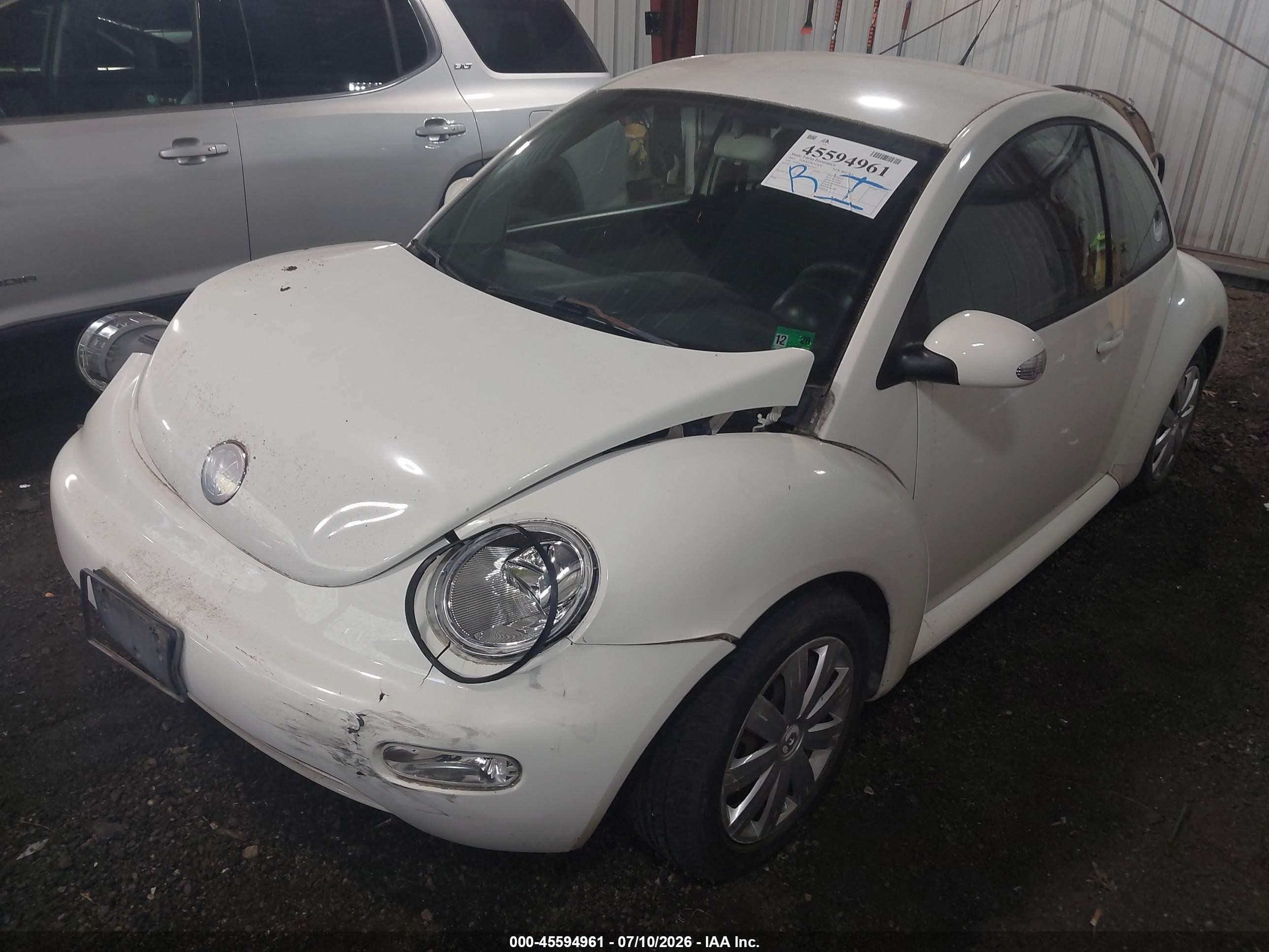 2005 Volkswagen New Beetle Gl White vin: 3VWBK31C55M410033