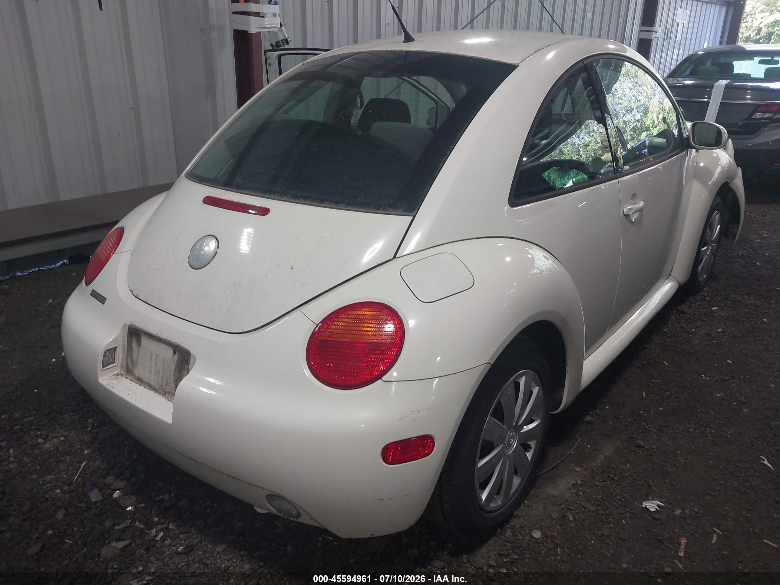 2005 Volkswagen New Beetle Gl White vin: 3VWBK31C55M410033