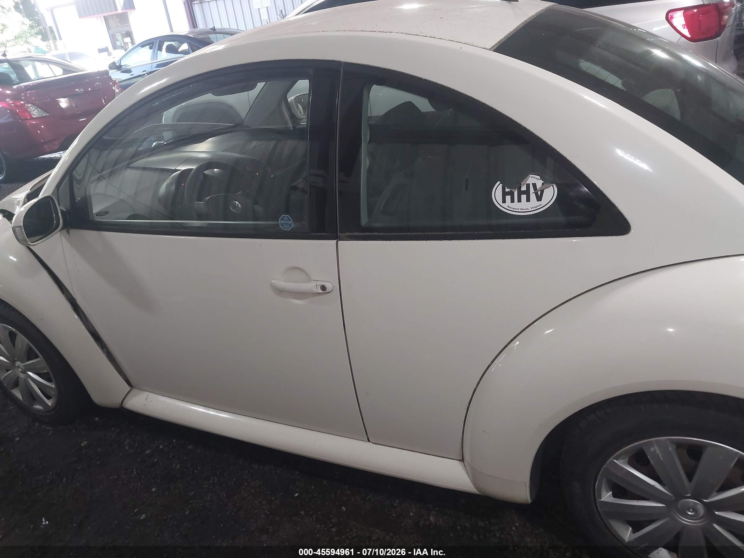 2005 Volkswagen New Beetle Gl White vin: 3VWBK31C55M410033