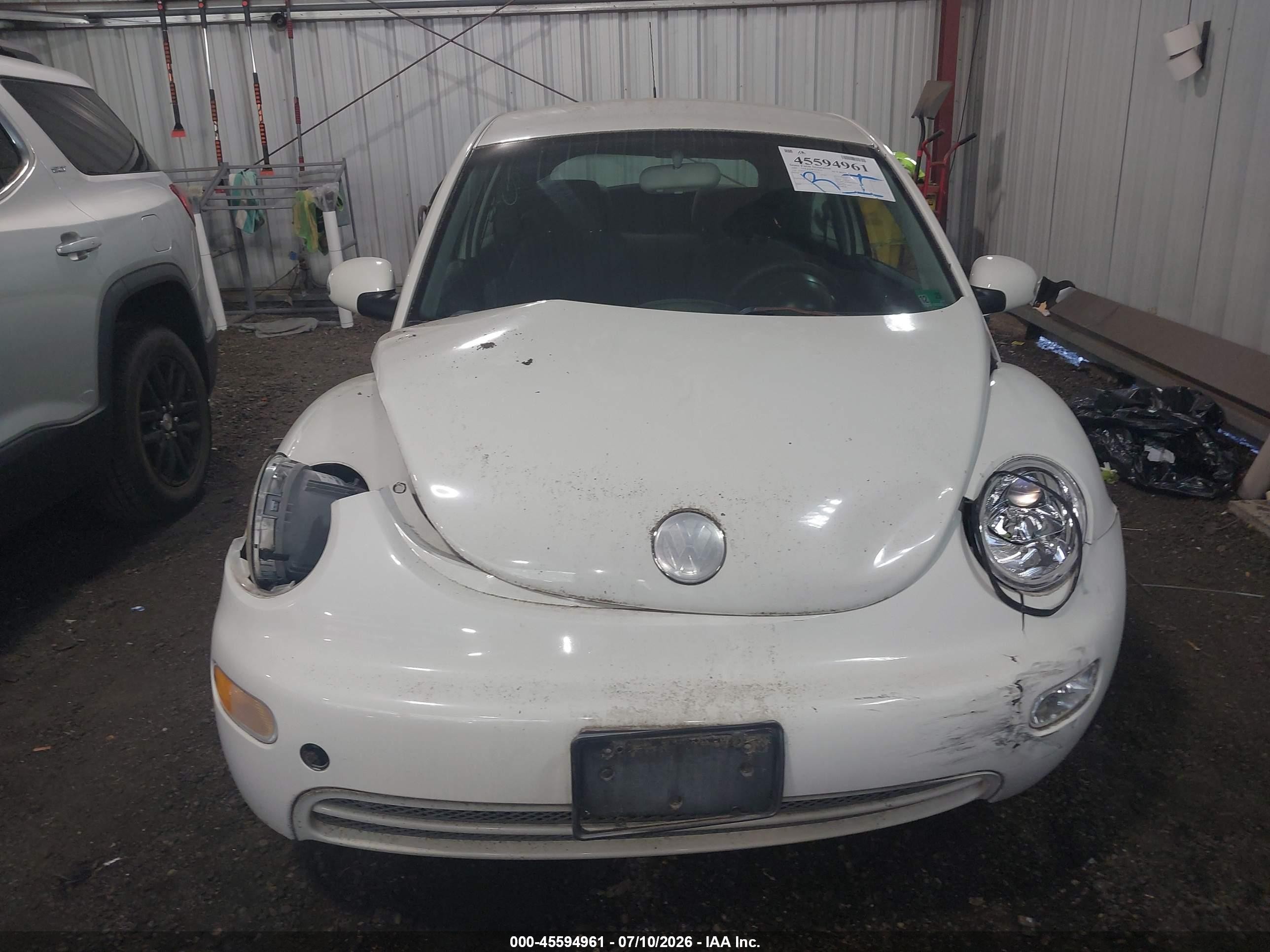 2005 Volkswagen New Beetle Gl White vin: 3VWBK31C55M410033