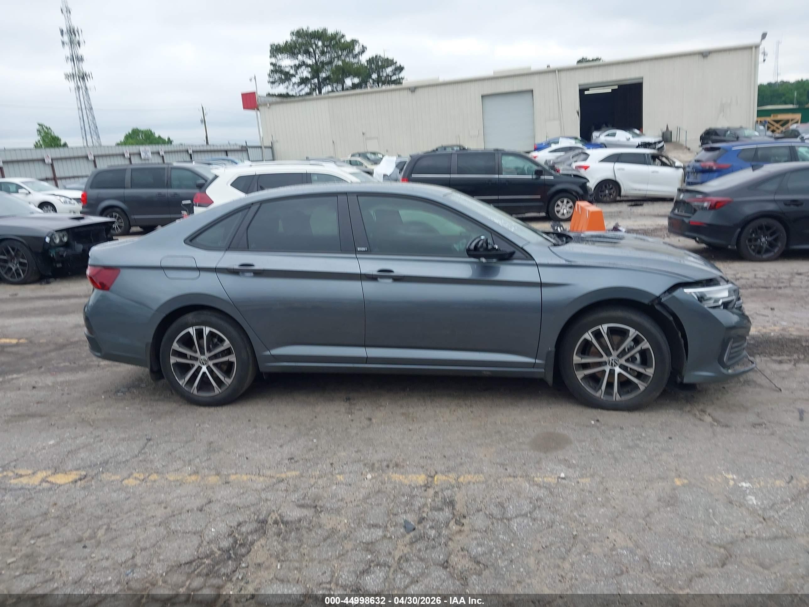 2023 Volkswagen Jetta 1.5t Sport Серый vin: 3VWBM7BU6PM032588