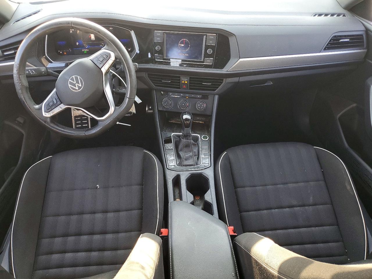 2024 Volkswagen Jetta Sport Silver vin: 3VWBM7BU6RM040337