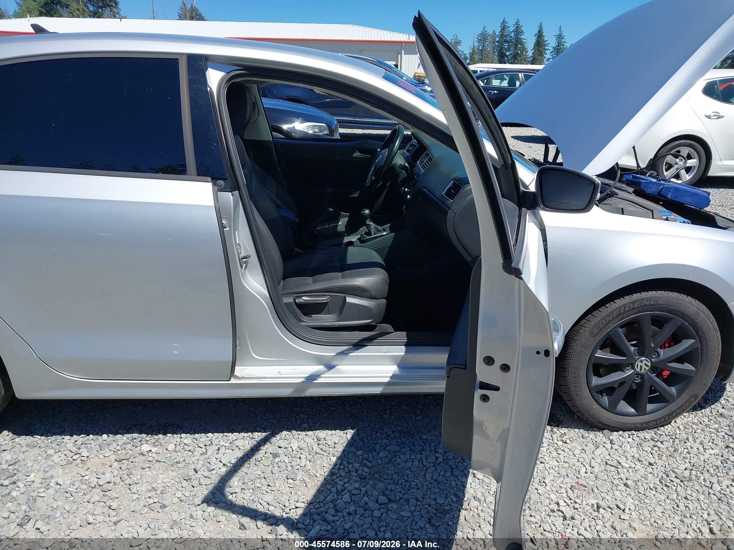 2012 Volkswagen Jetta 2.5l Se Silver vin: 3VWBP7AJ1CM031695
