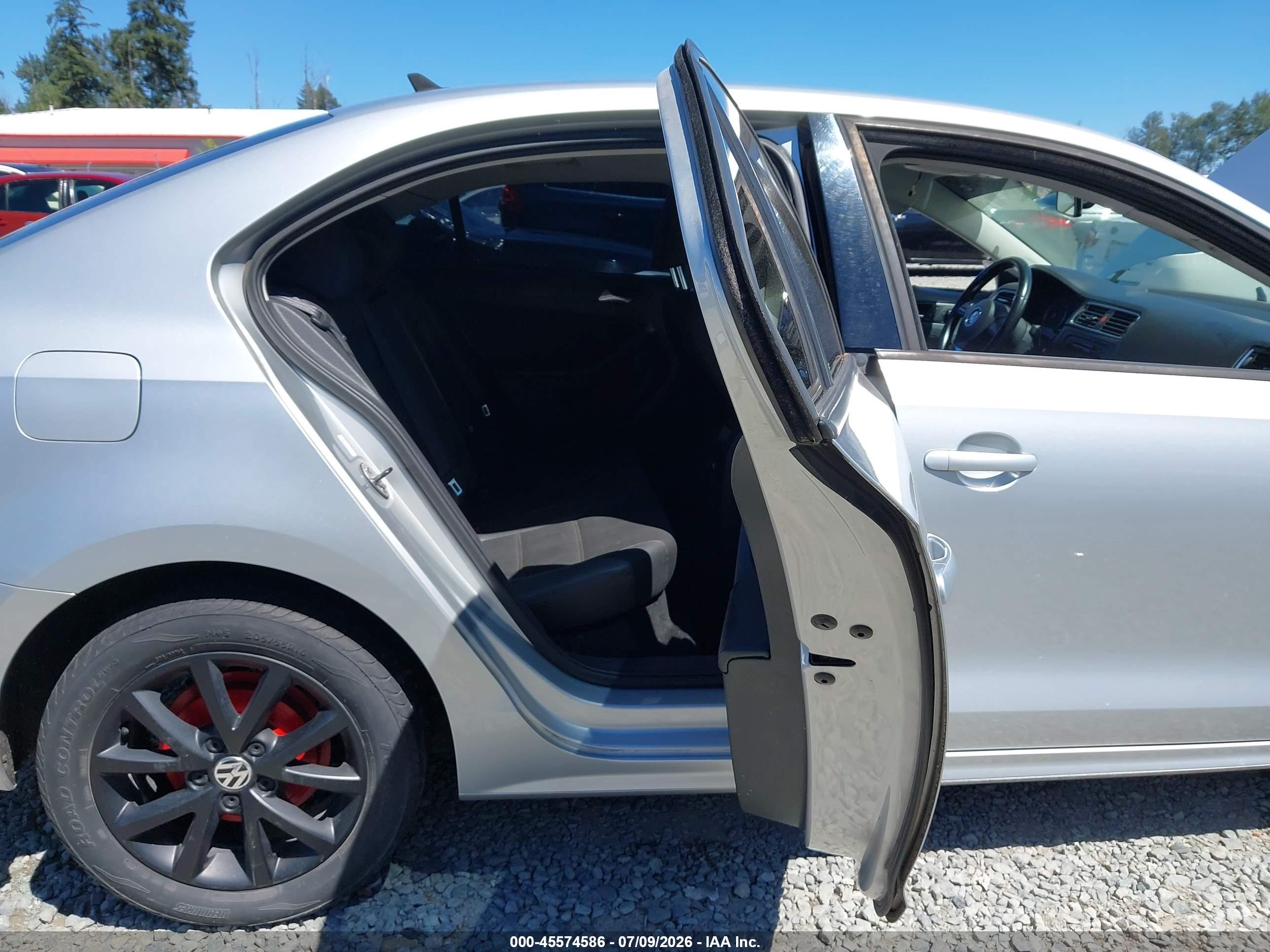 2012 Volkswagen Jetta 2.5l Se Silver vin: 3VWBP7AJ1CM031695