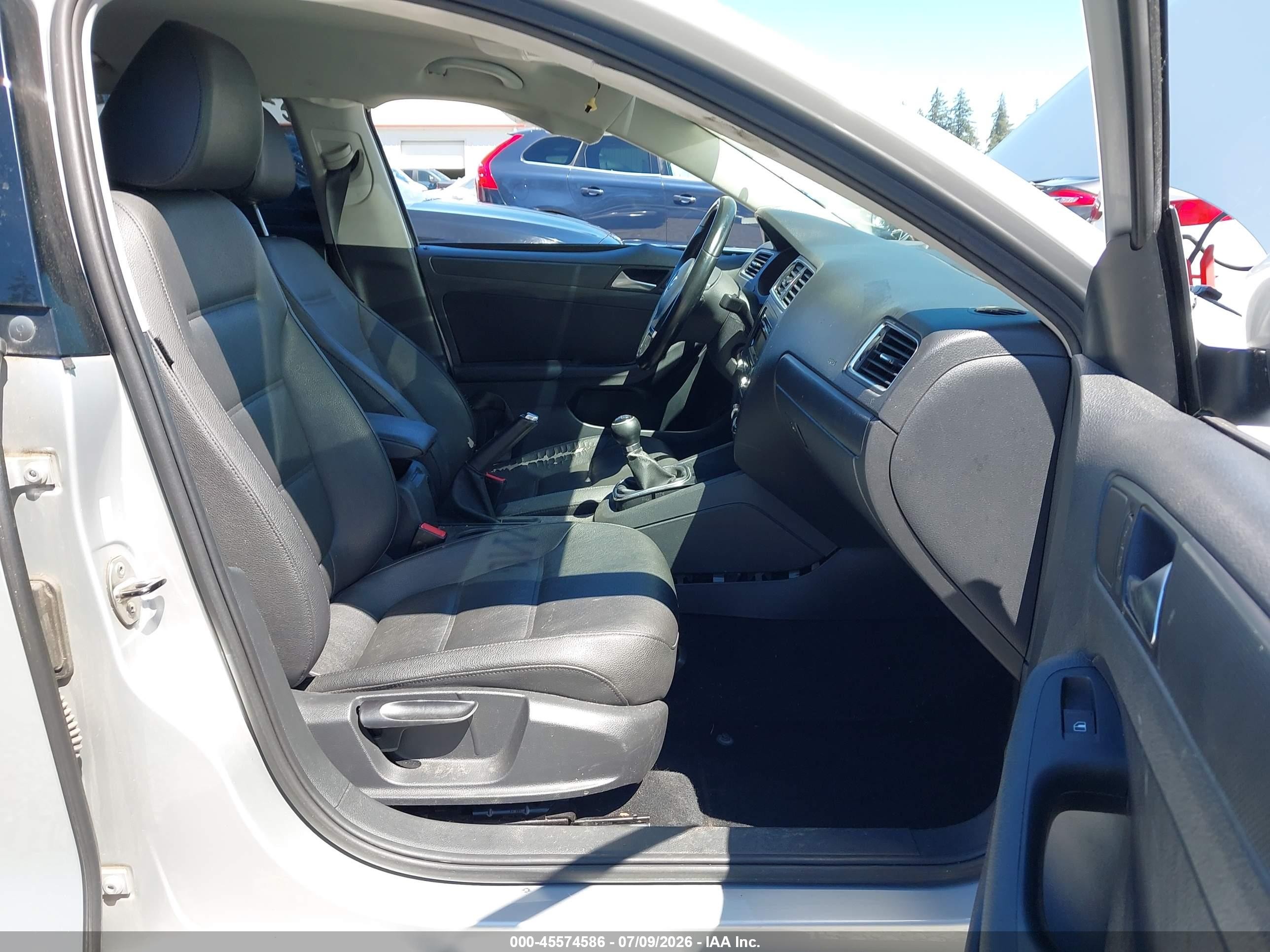2012 Volkswagen Jetta 2.5l Se Silver vin: 3VWBP7AJ1CM031695