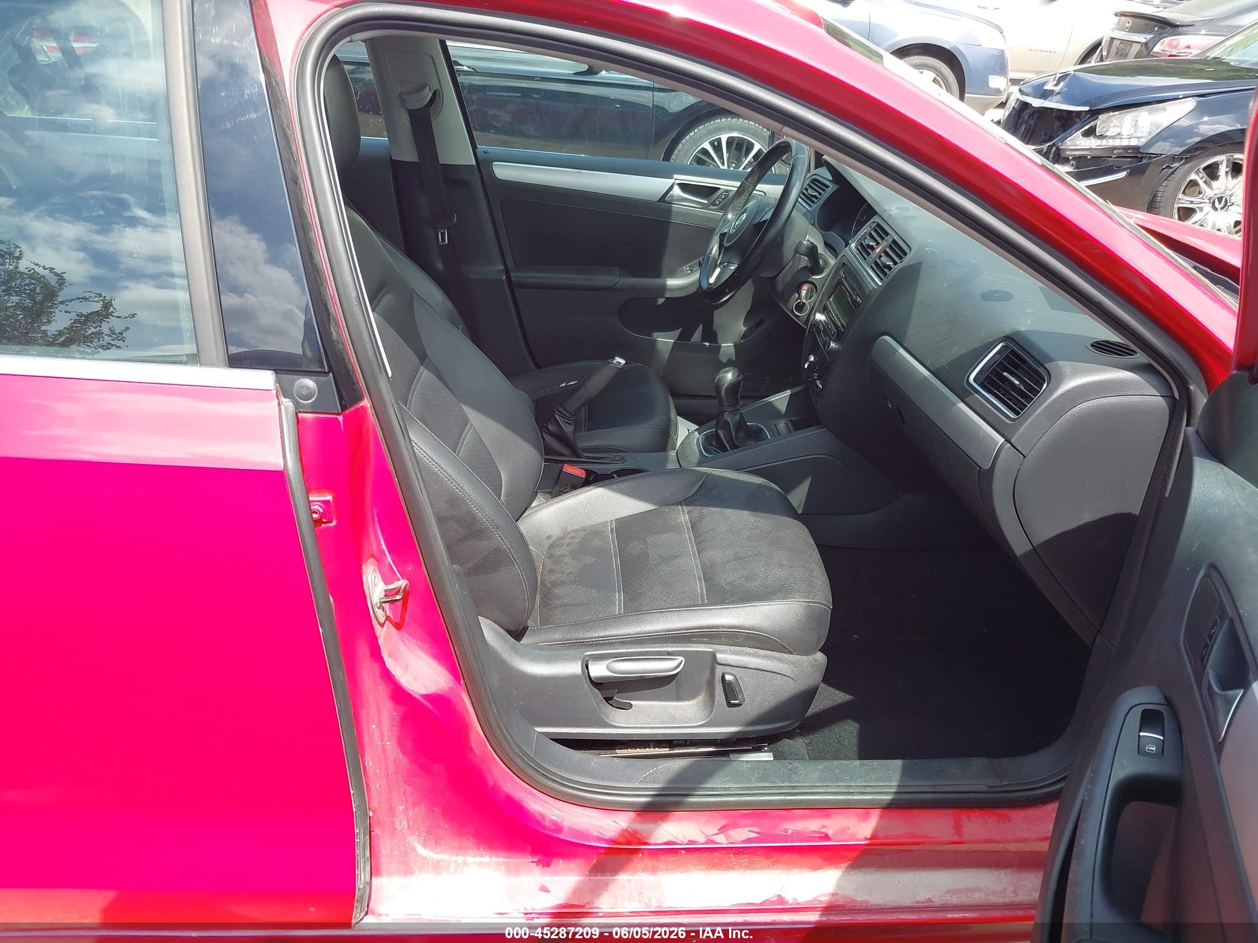 2013 Volkswagen Jetta 2.5l Se Red vin: 3VWBP7AJ3DM385980
