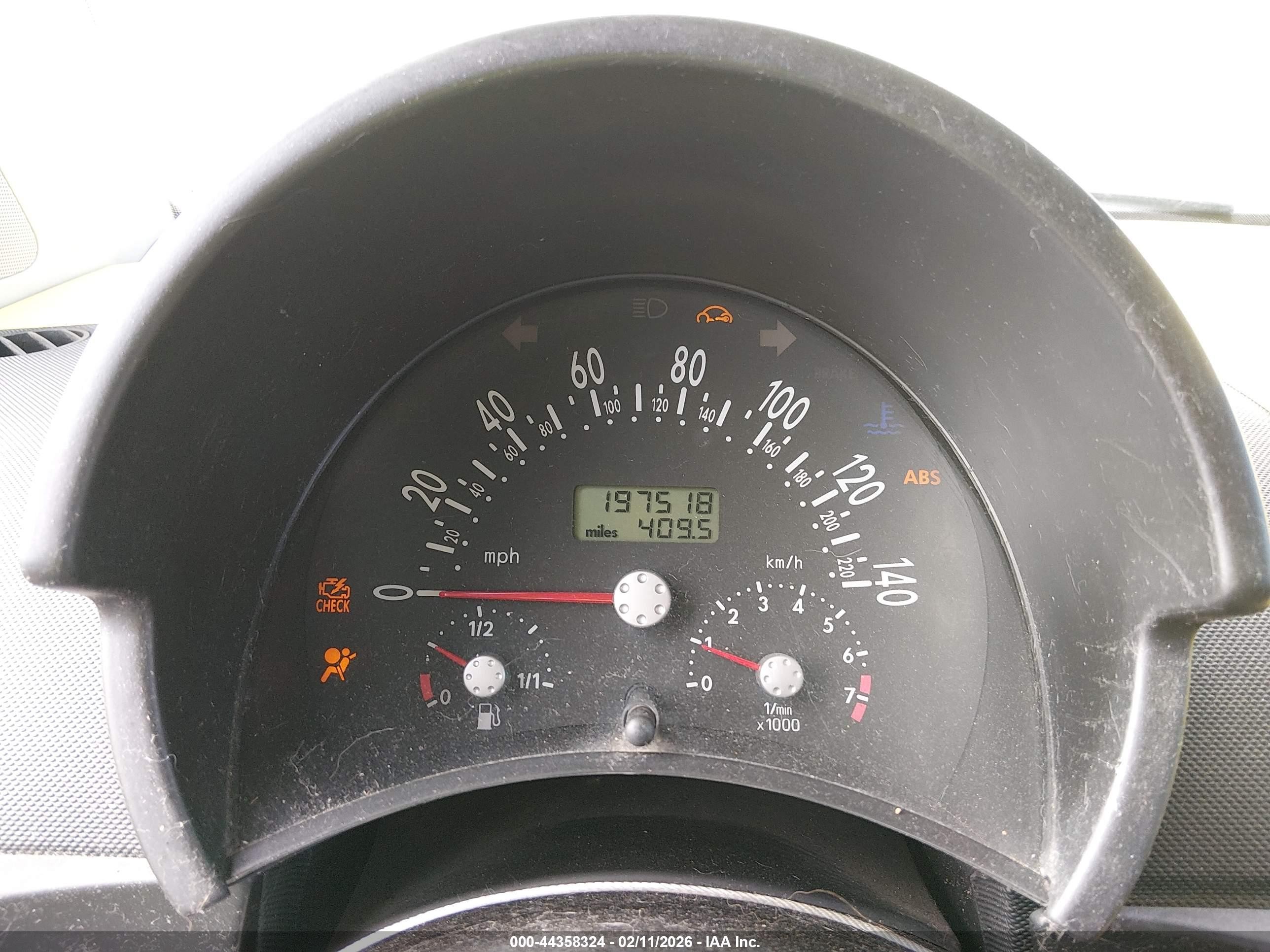 2001 Volkswagen New Beetle Gl Желтый vin: 3VWBS21C91M419726