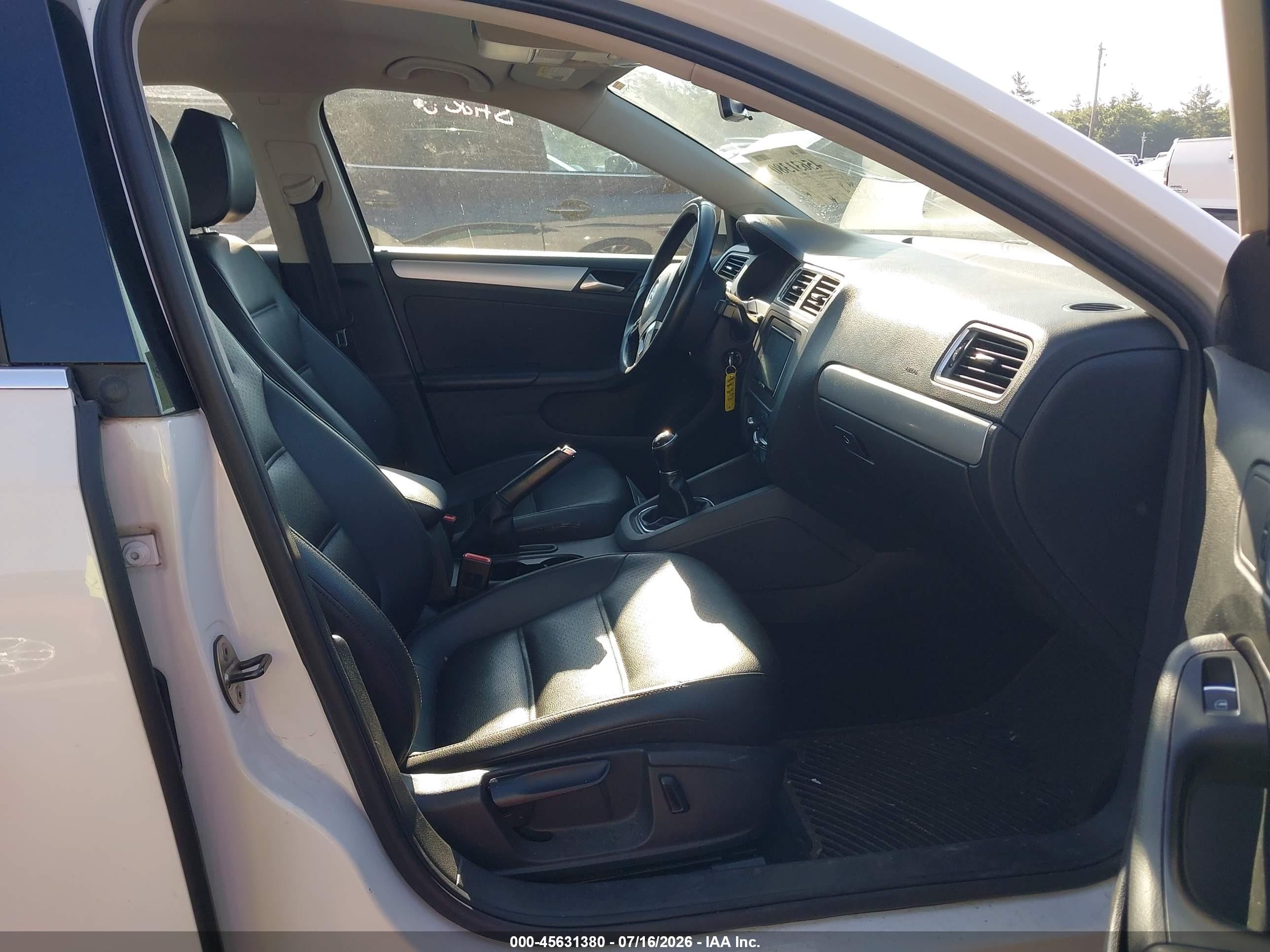 2013 Volkswagen Jetta 2.5l Se White vin: 3VWBX7AJ1DM401044