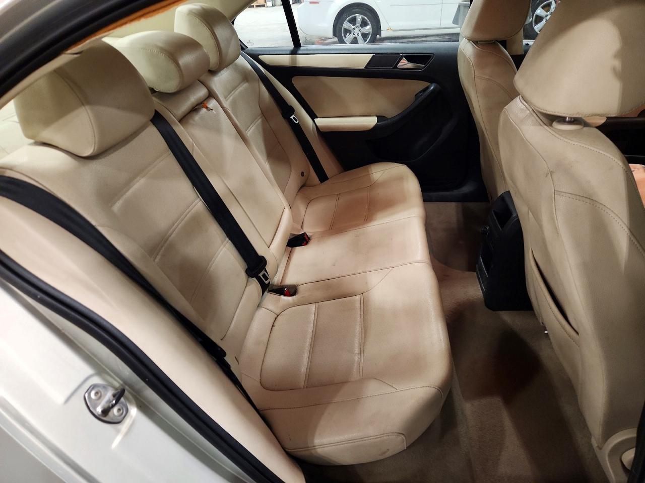 2011 Volkswagen Jetta Se Beige vin: 3VWBX7AJ3BM353219