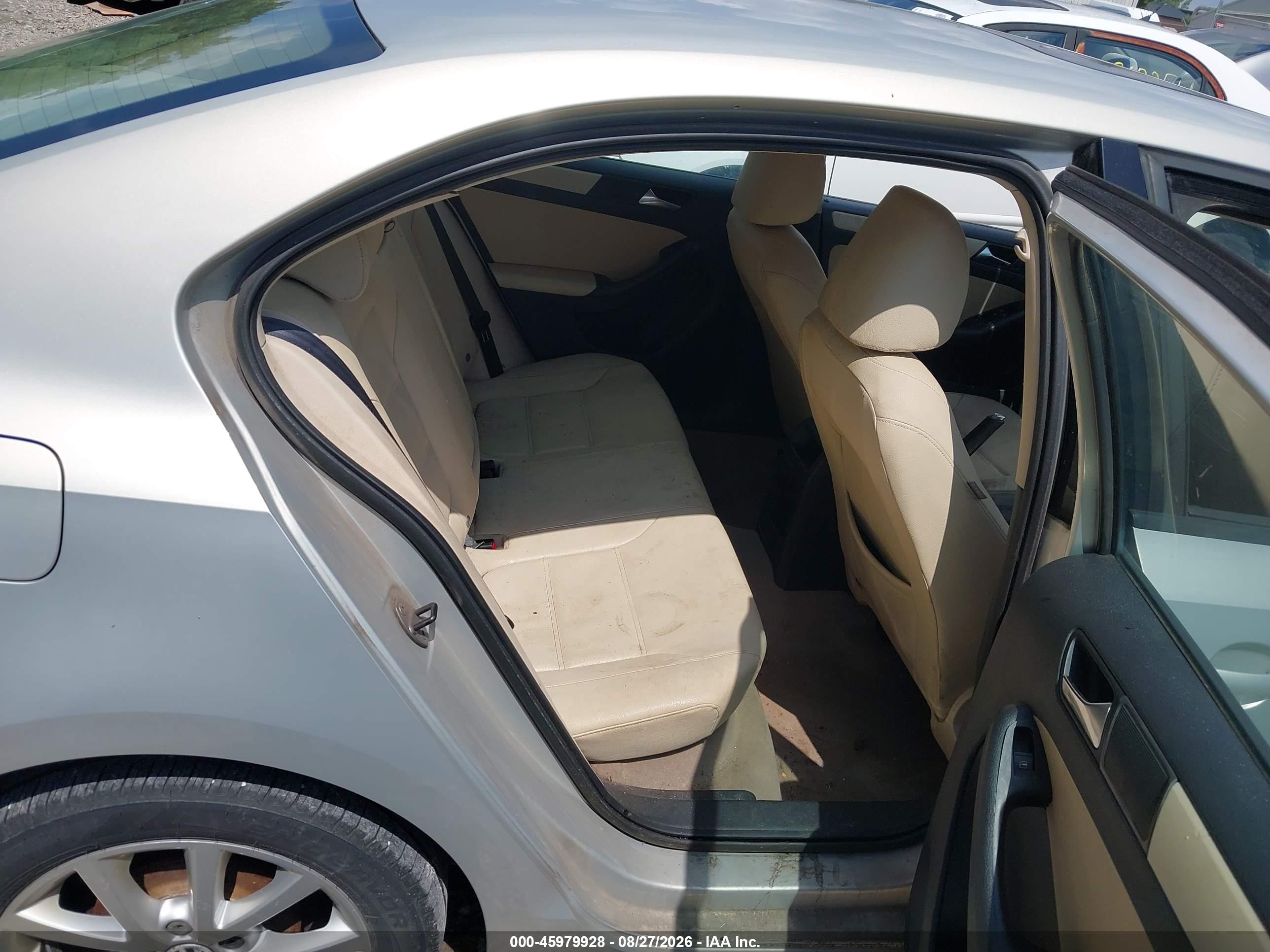 2011 Volkswagen Jetta 2.5l Se Silver vin: 3VWBX7AJ5BM013750